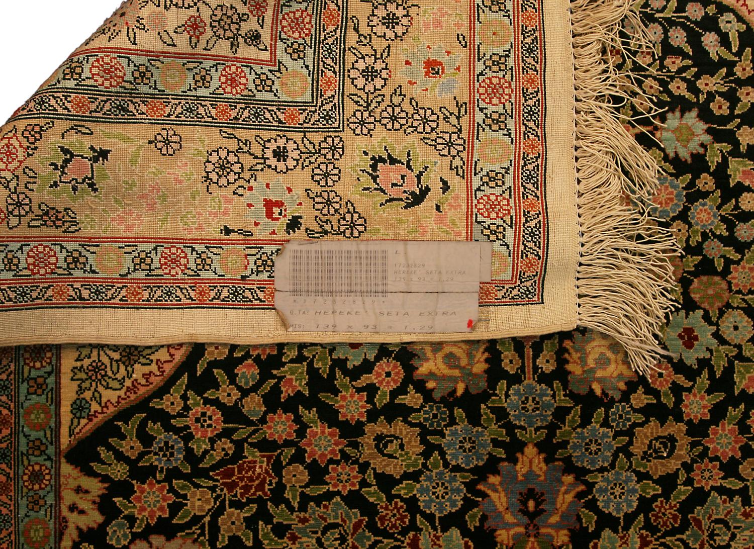 Türkischer Hereke-Teppich aus glänzender Seide, XXI. Jahrhundert (21. Jahrhundert und zeitgenössisch) im Angebot