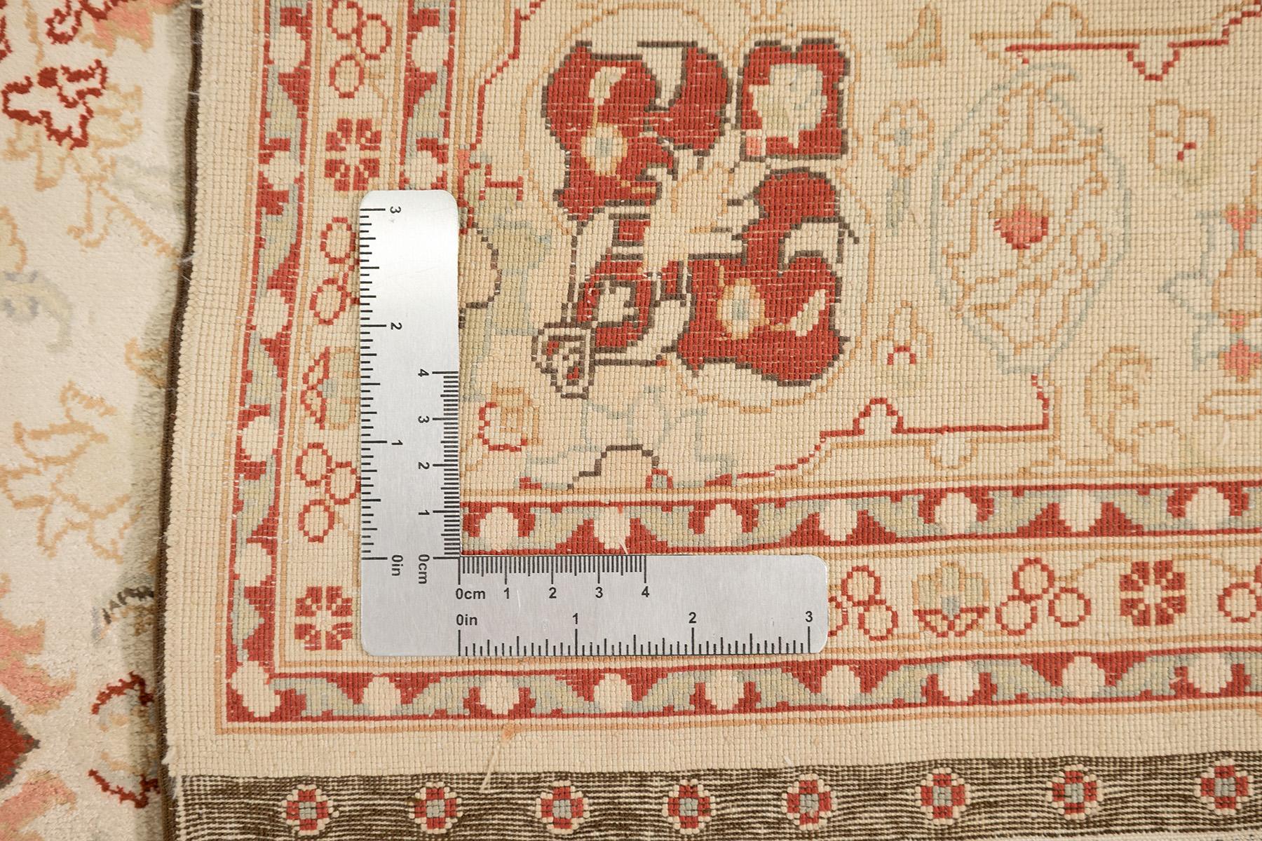 Türkischer Istanbul Seidenteppich, handgeknüpft, 6,2 × 4 Fuß - Elfenbein, Rot & Beige im Angebot 3