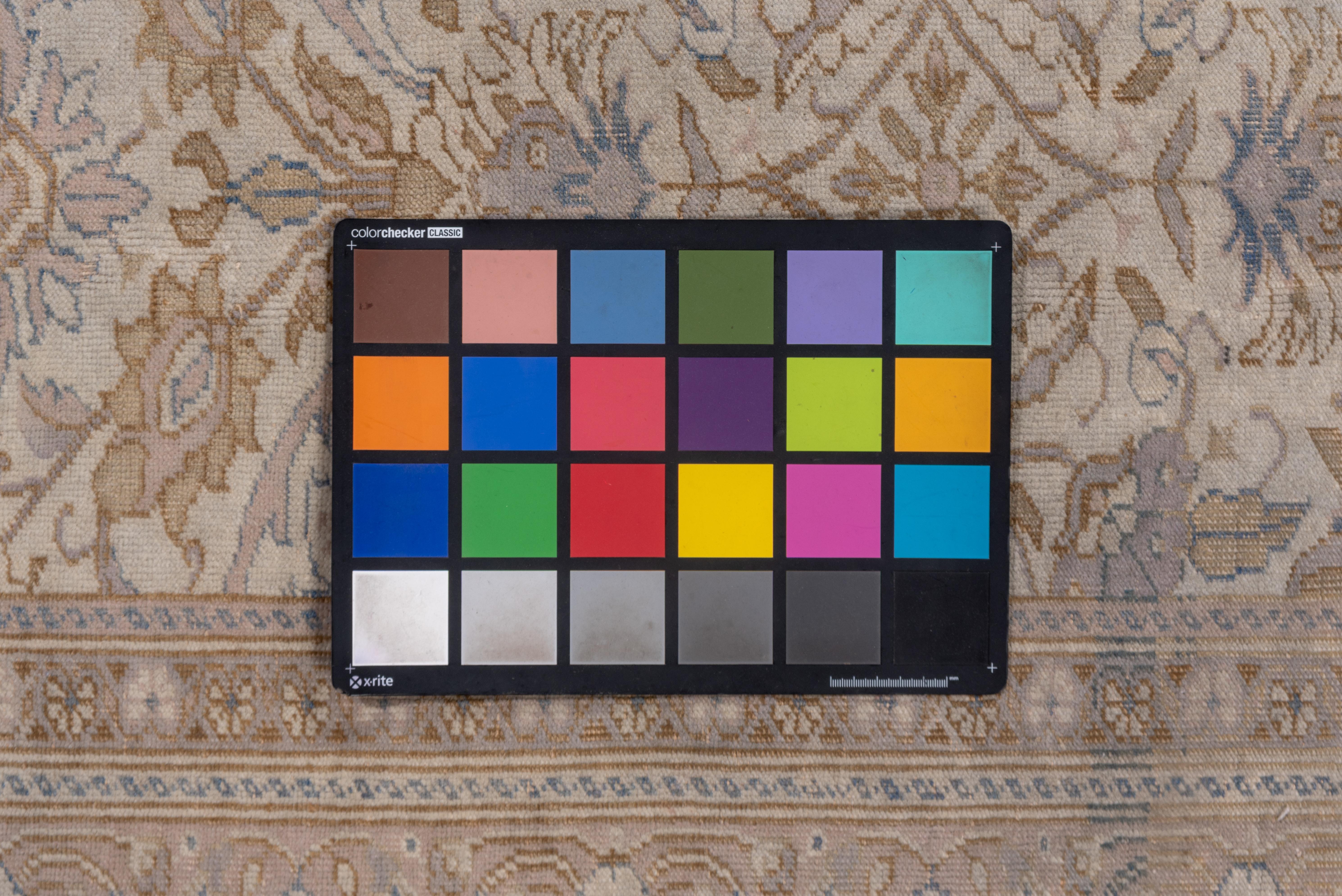 Türkischer Kaisary-Teppich, graues Allover-Feld, weiche Palette, helle Farben im Angebot 1