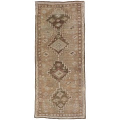 Türkischer Kars Gallery-Teppich in warmem Brown und weichen Pastellfarben 4'10 x 12'0