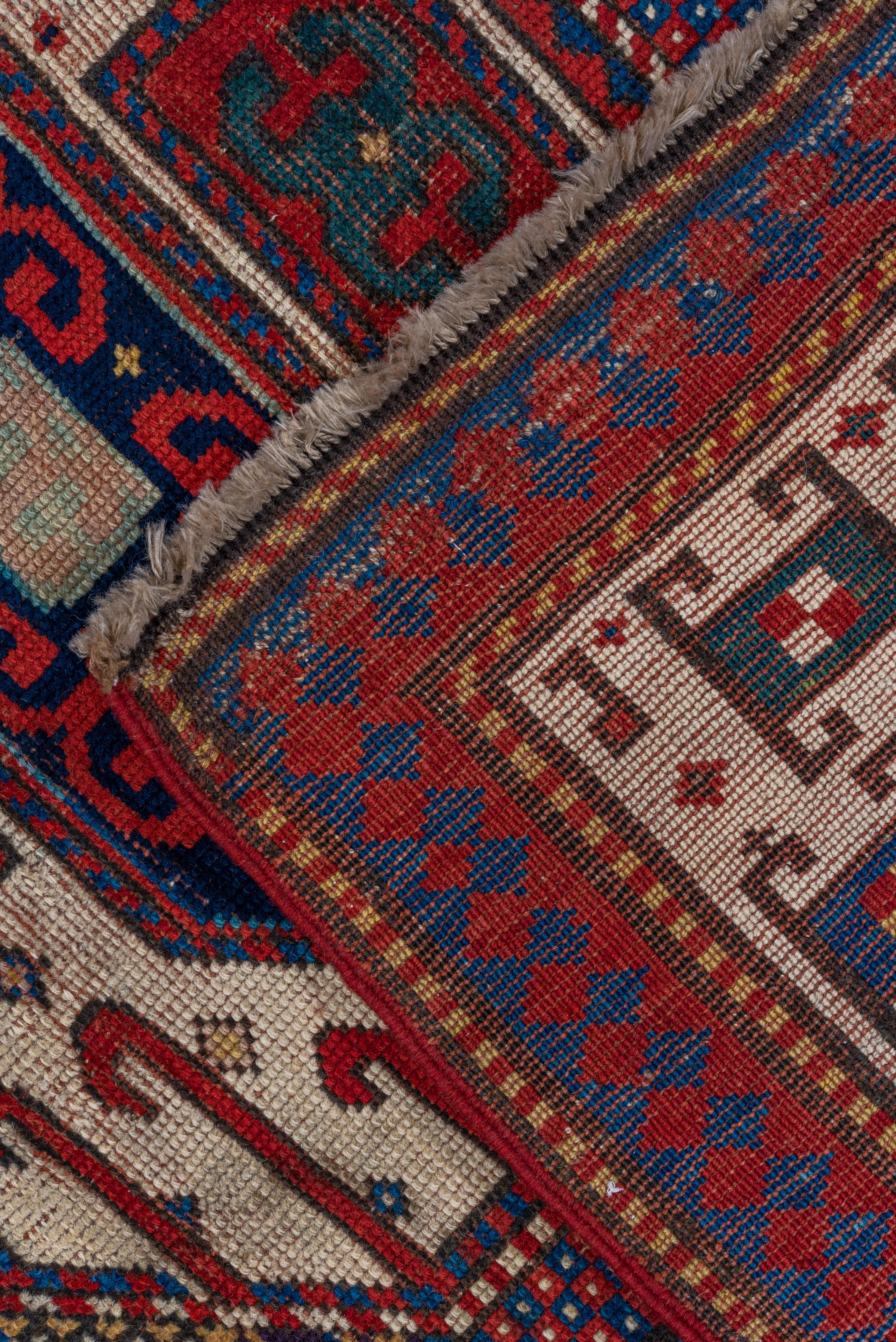 Türkischer Kazak-Teppich aus Kasachstan mit übergroßem Bokara- Elaphant-Stempel (20. Jahrhundert) im Angebot