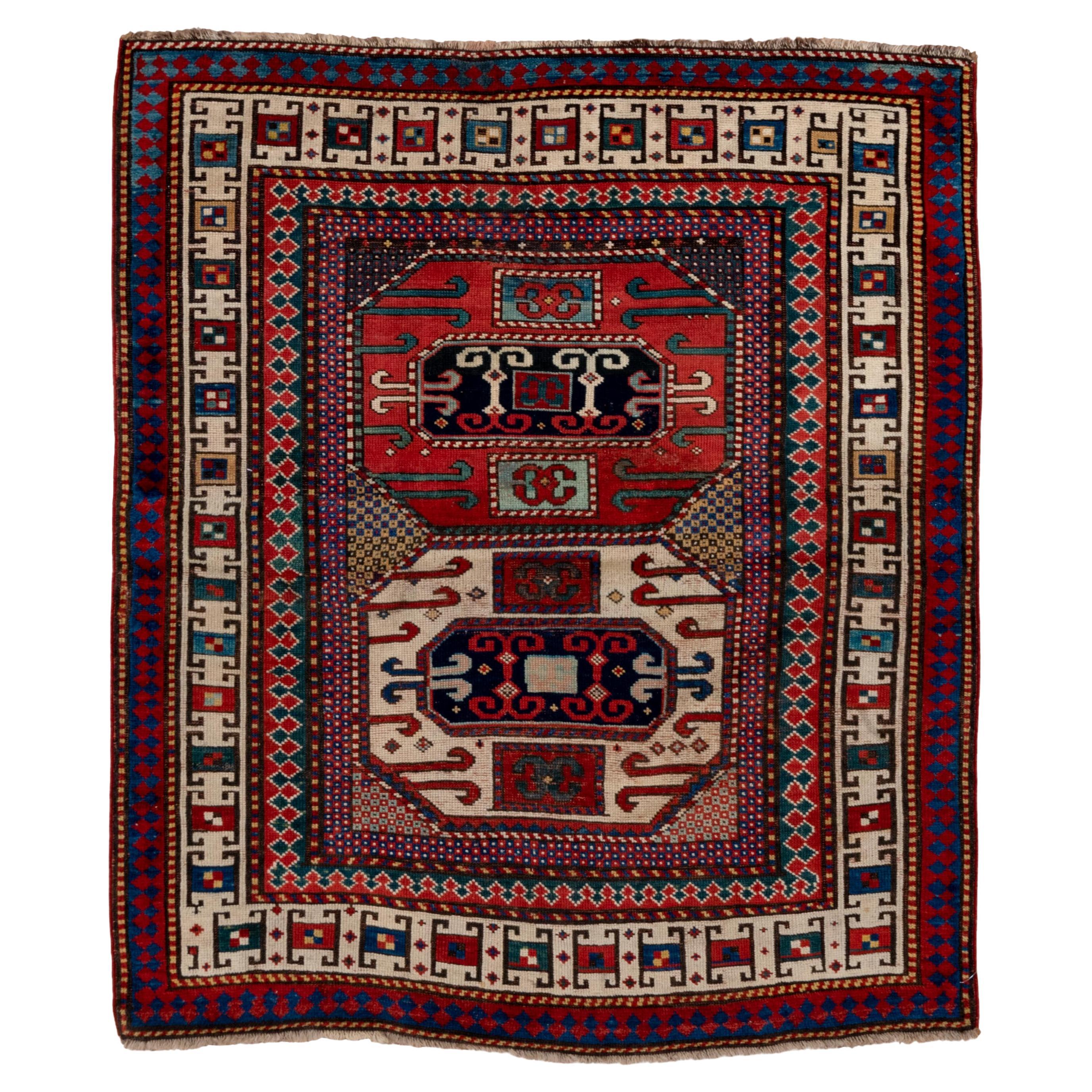 Türkischer Kazak-Teppich aus Kasachstan mit übergroßem Bokara- Elaphant-Stempel im Angebot