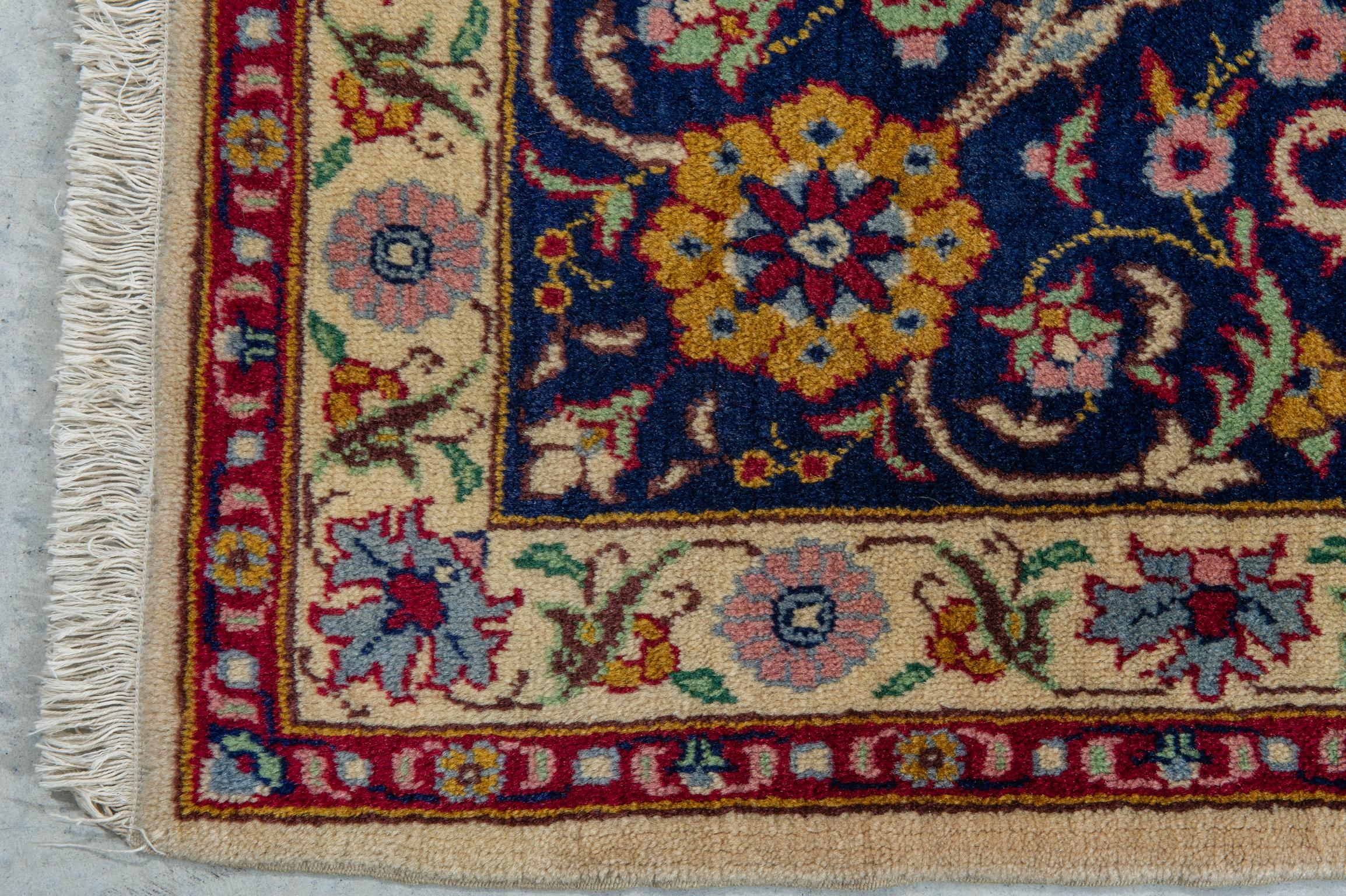 Turkish KEMALIYEH Dated Carpet In Excellent Condition For Sale In Alessandria, Piemonte