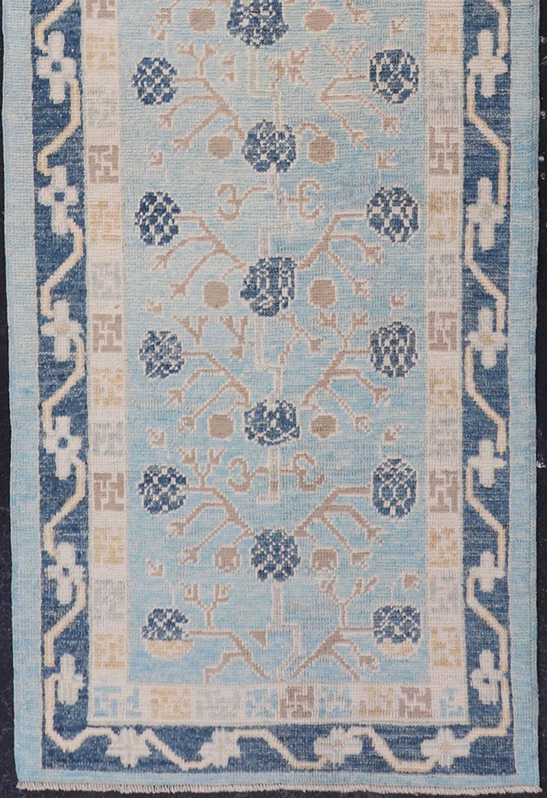 Turkish Khotan designed runner with pomegranate design in cream, tan and blues. Keivan Woven Arts rug EN-P13640, country of origin / type: Turkey / Khotan.


Measures: 3'2 x 12'3.