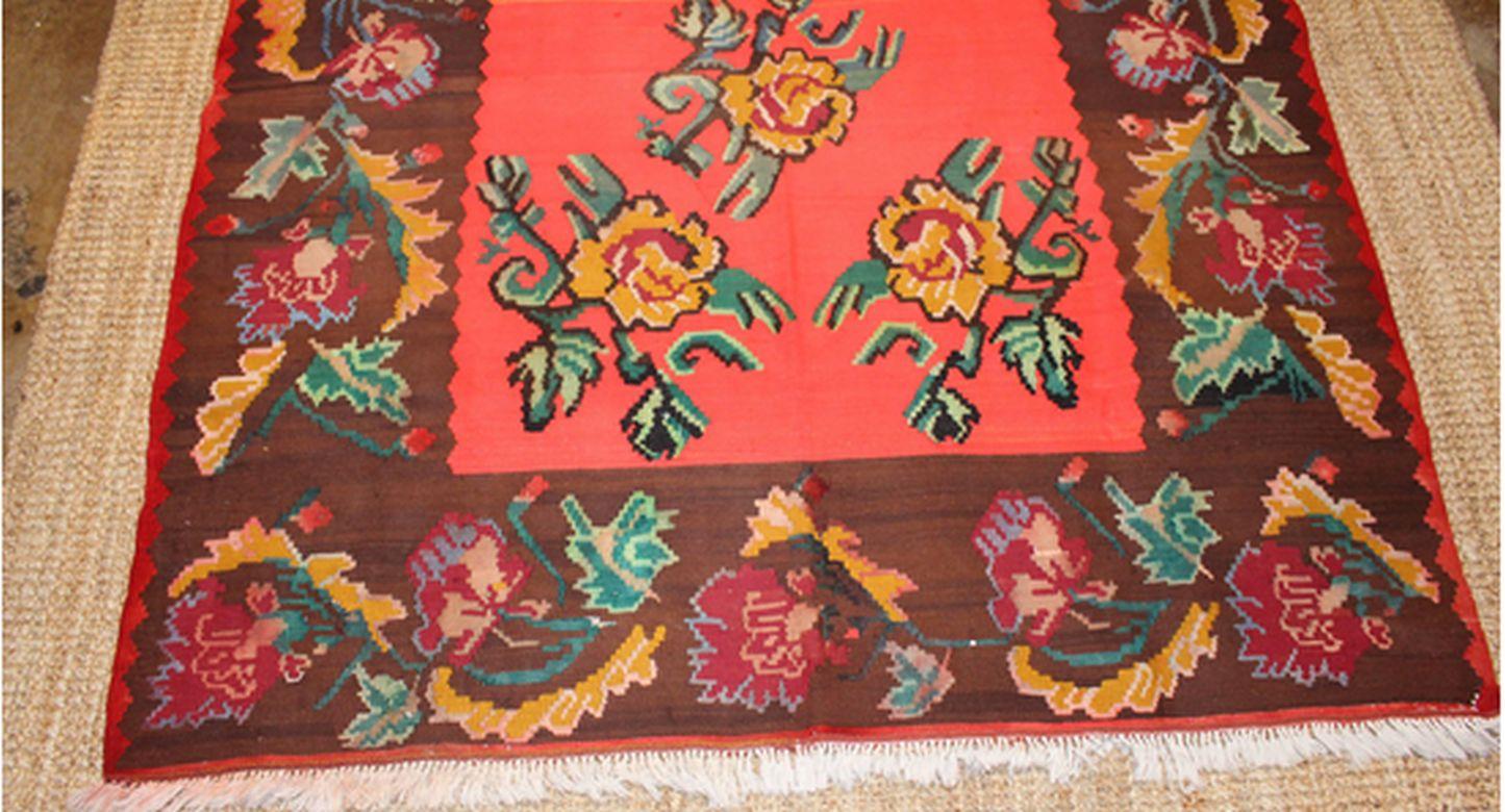Hand-Knotted Turkish Kilim from Balkan For Sale