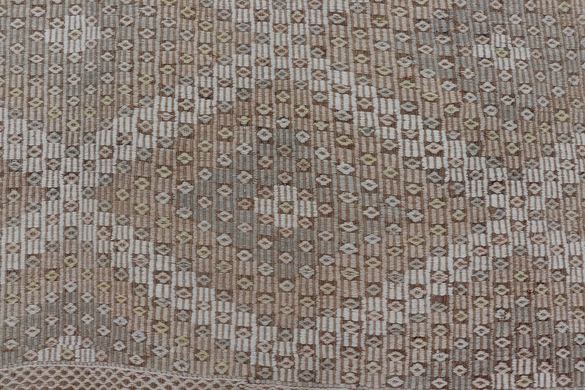 Türkischer Galerie-Läufer aus Kelim mit geometrischem Muster in Elfenbein und Taupe 6'4 x 11' im Zustand „Gut“ im Angebot in Atlanta, GA