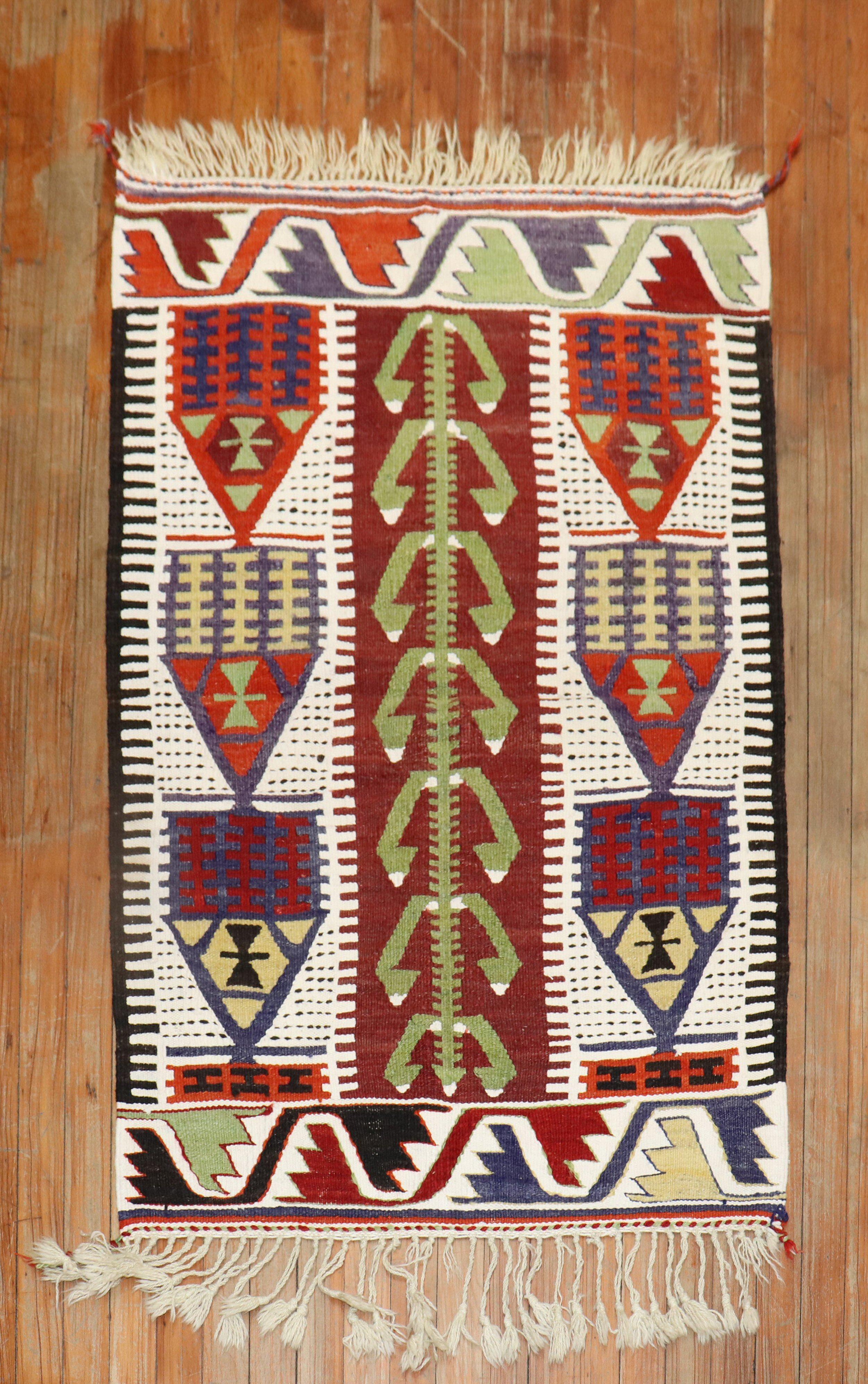 20th century Scatter size Turkish Kilim flat-weave

Measures: 2'10'' x 4'3