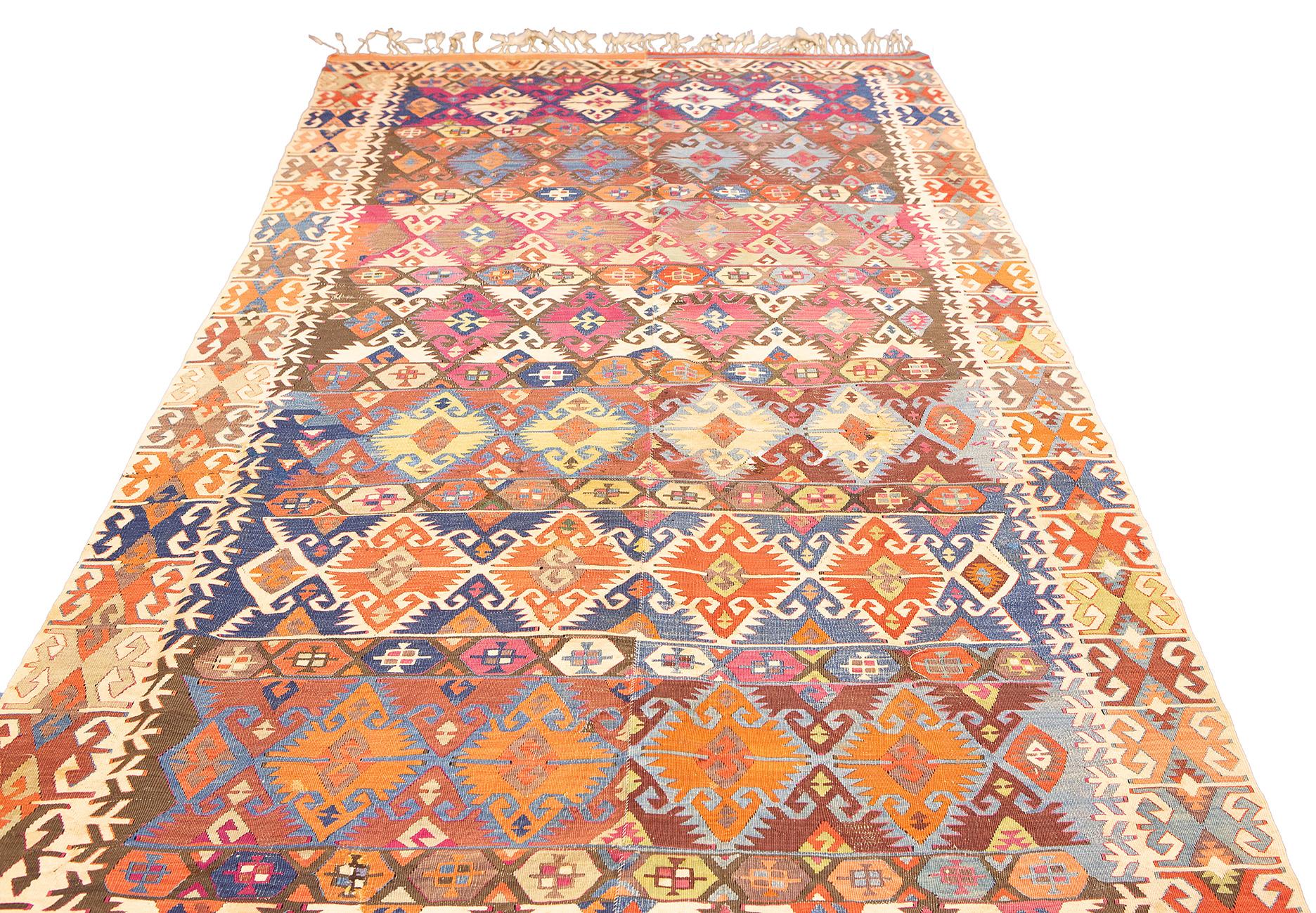 Turkish Kilim Rug Vibrant Design In Good Condition For Sale In Ferrara, IT