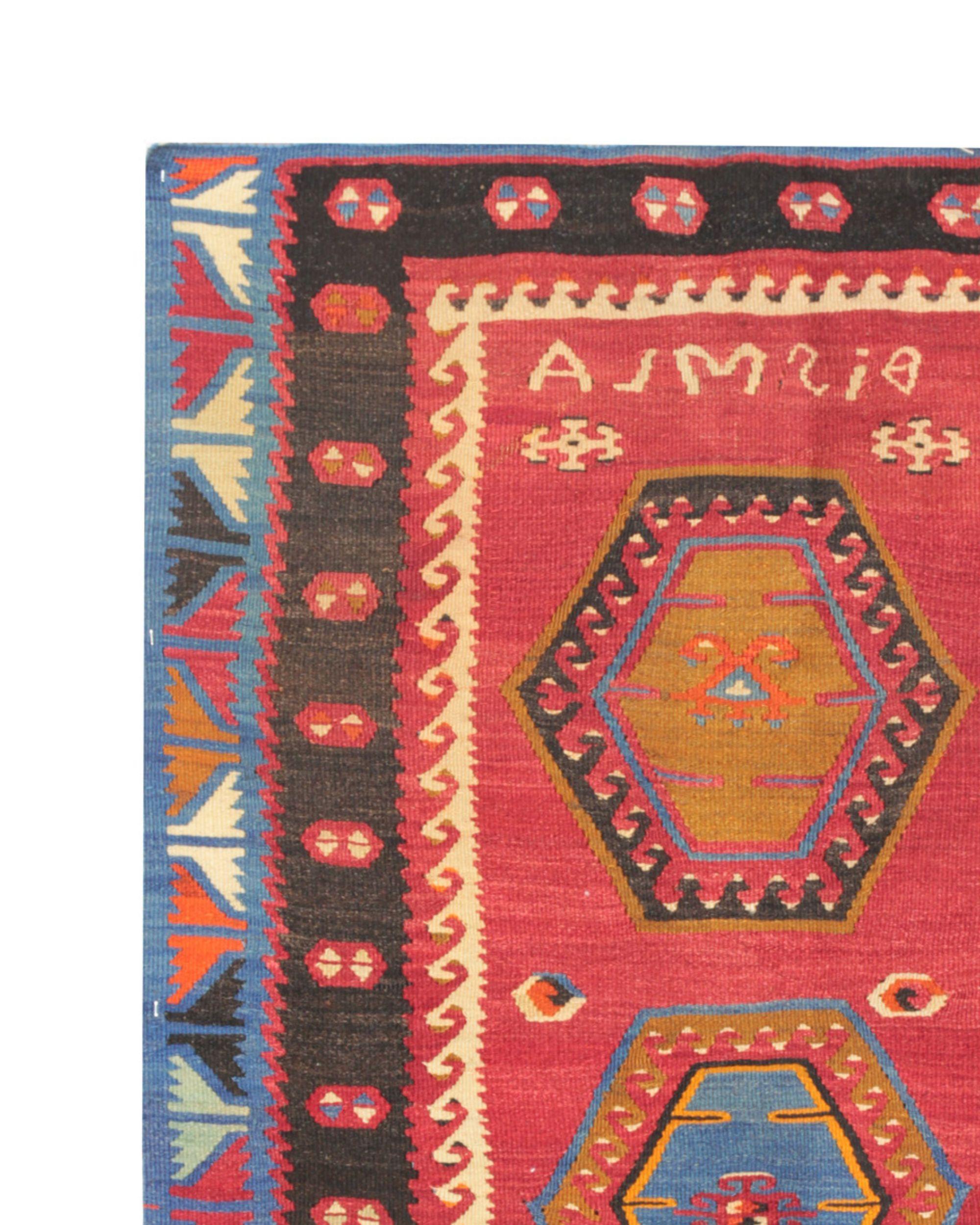 Türkischer Kelimteppich mit mehrfarbigem Stammesmedaillon, flachgewebt, 1940er Jahre im Angebot 1