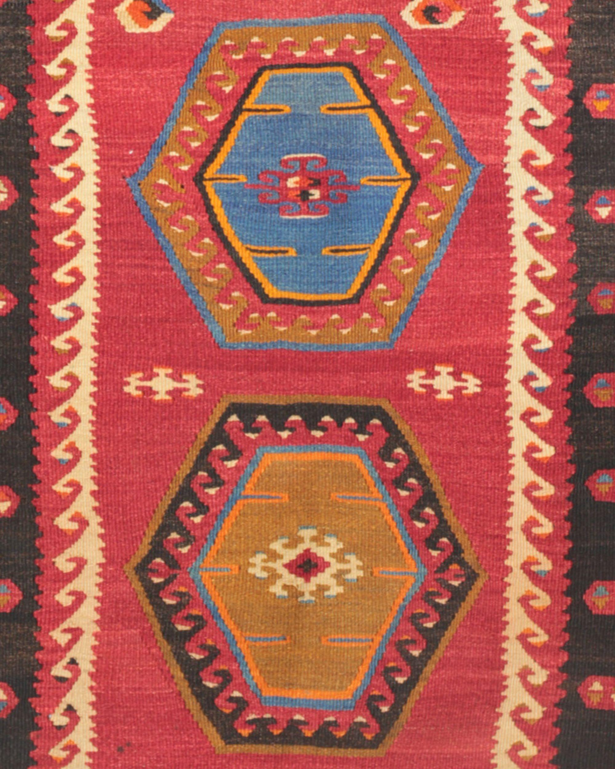 Türkischer Kelimteppich mit mehrfarbigem Stammesmedaillon, flachgewebt, 1940er Jahre im Angebot 2