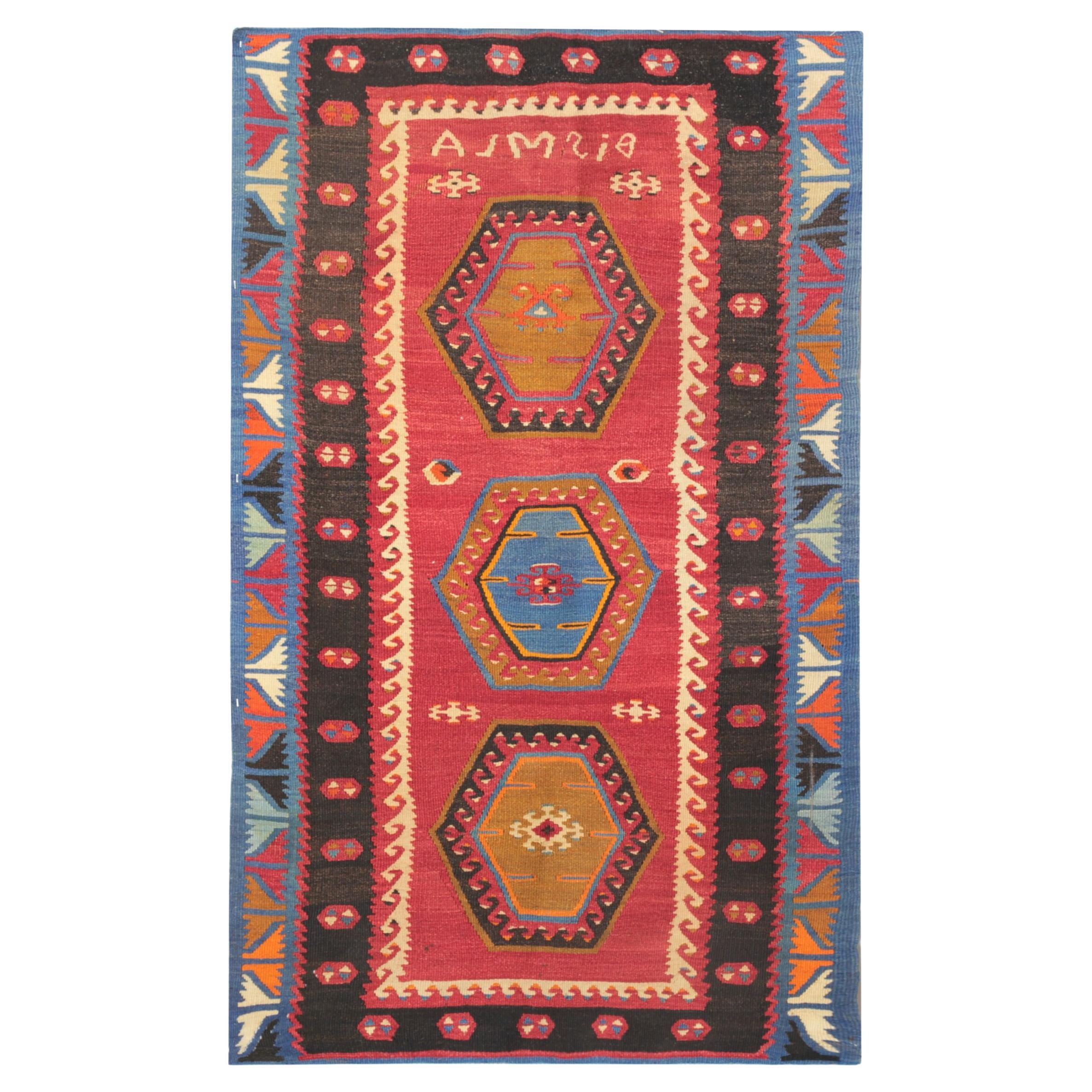 Türkischer Kelimteppich mit mehrfarbigem Stammesmedaillon, flachgewebt, 1940er Jahre im Angebot