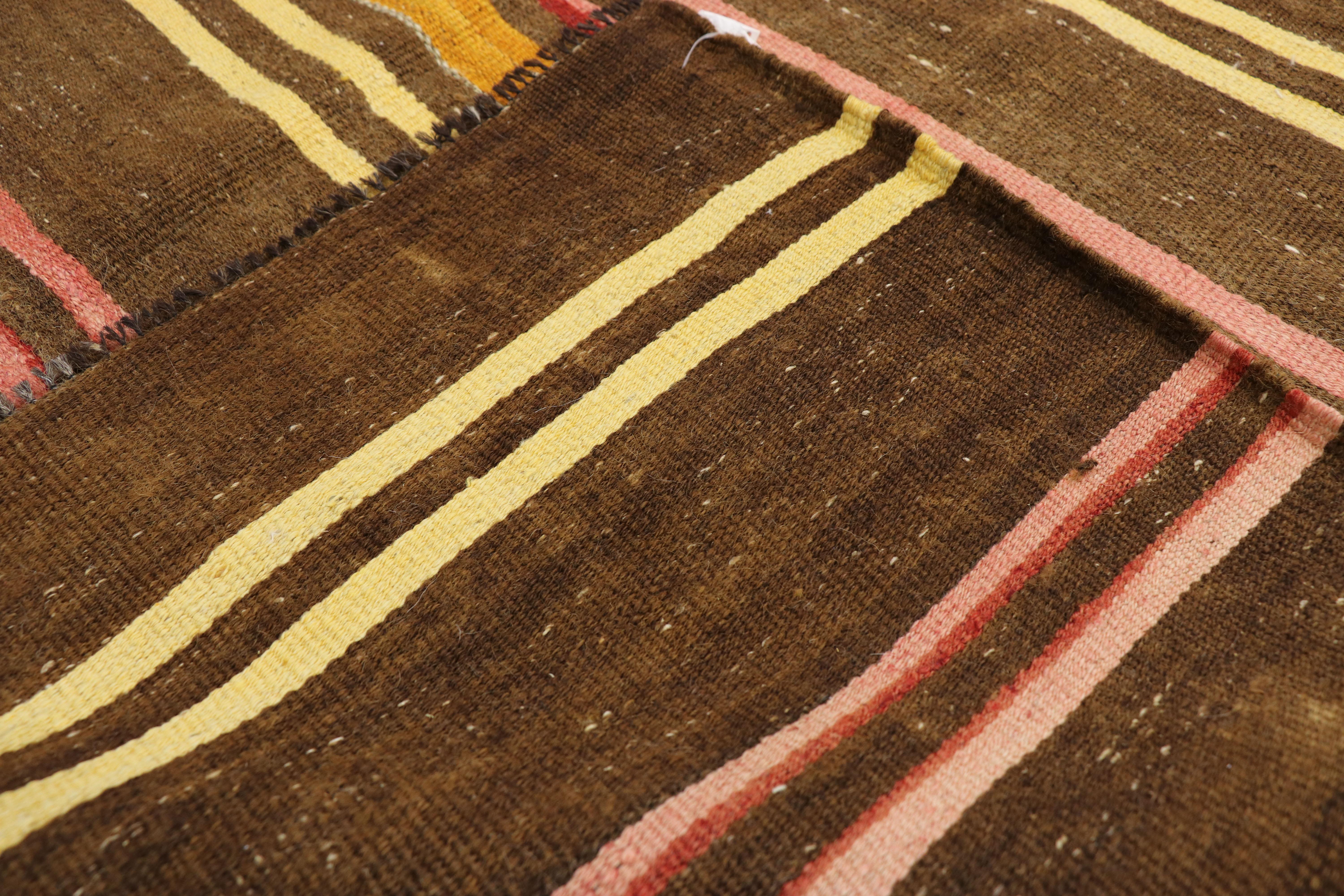 Alfombra Kilim turca de los años 50 de estilo tribal bohemio Tejido a mano en venta