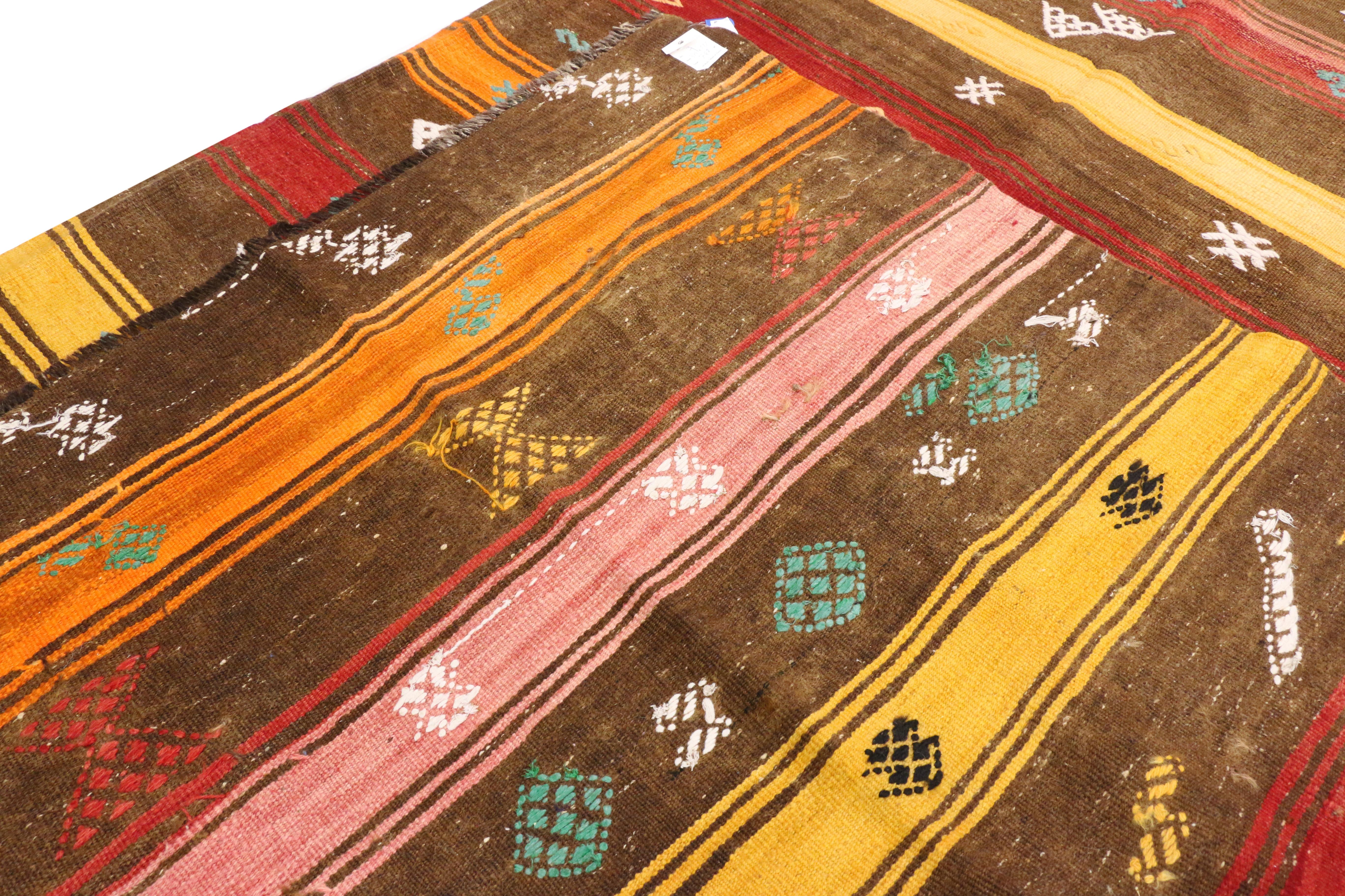 20th Century Vintage Turkish Kilim Rug with Bohemian Tribal Design and Modern Cabin Style For Sale