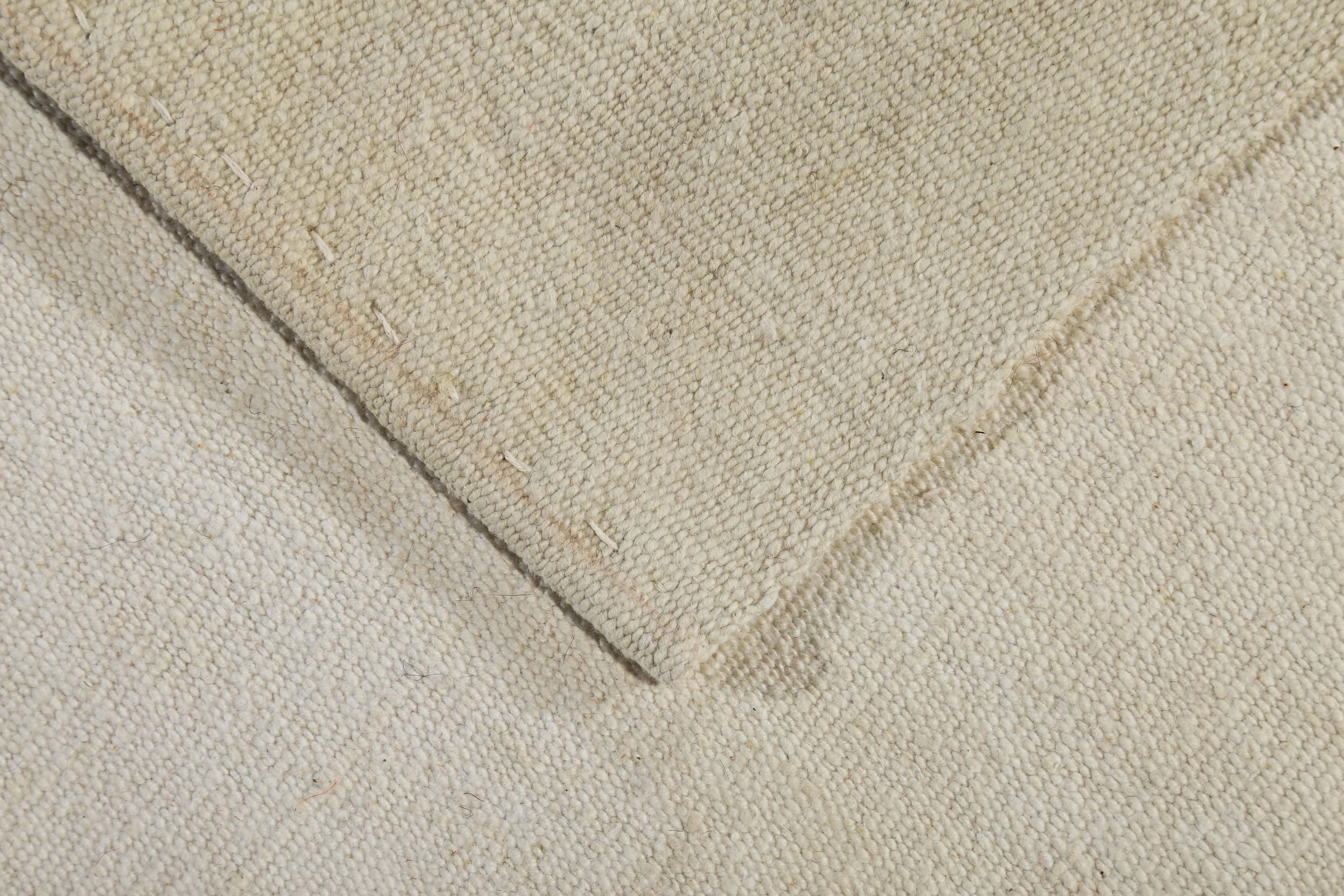 Rug & Kilim turco con dettagli tribali bianchi su campo avorio In condizioni Nuovo in vendita a Dallas, TX