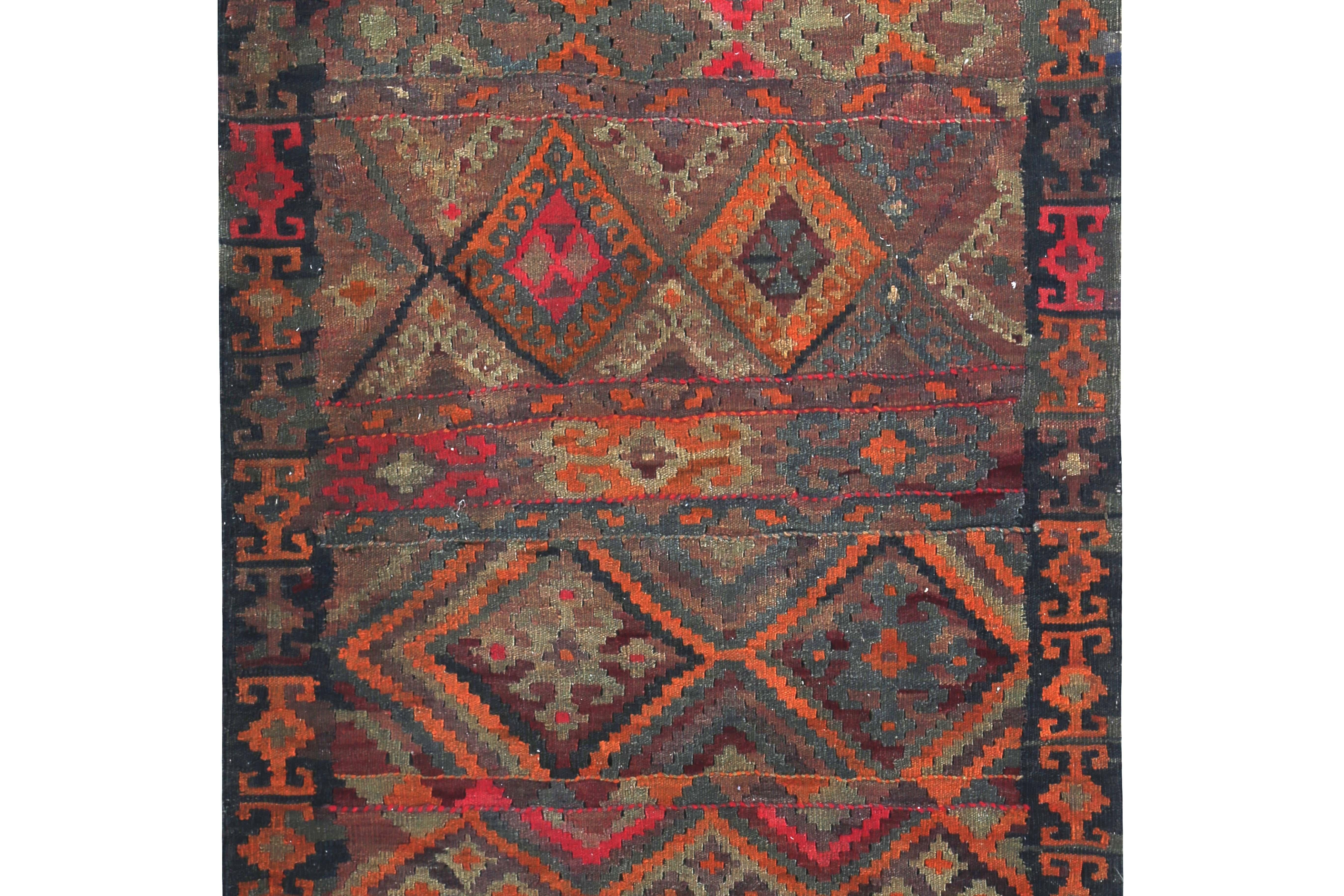 Tessuto a mano Rug & Kilim turco con diamanti tribali arancioni, blu, rossi e rosa in vendita