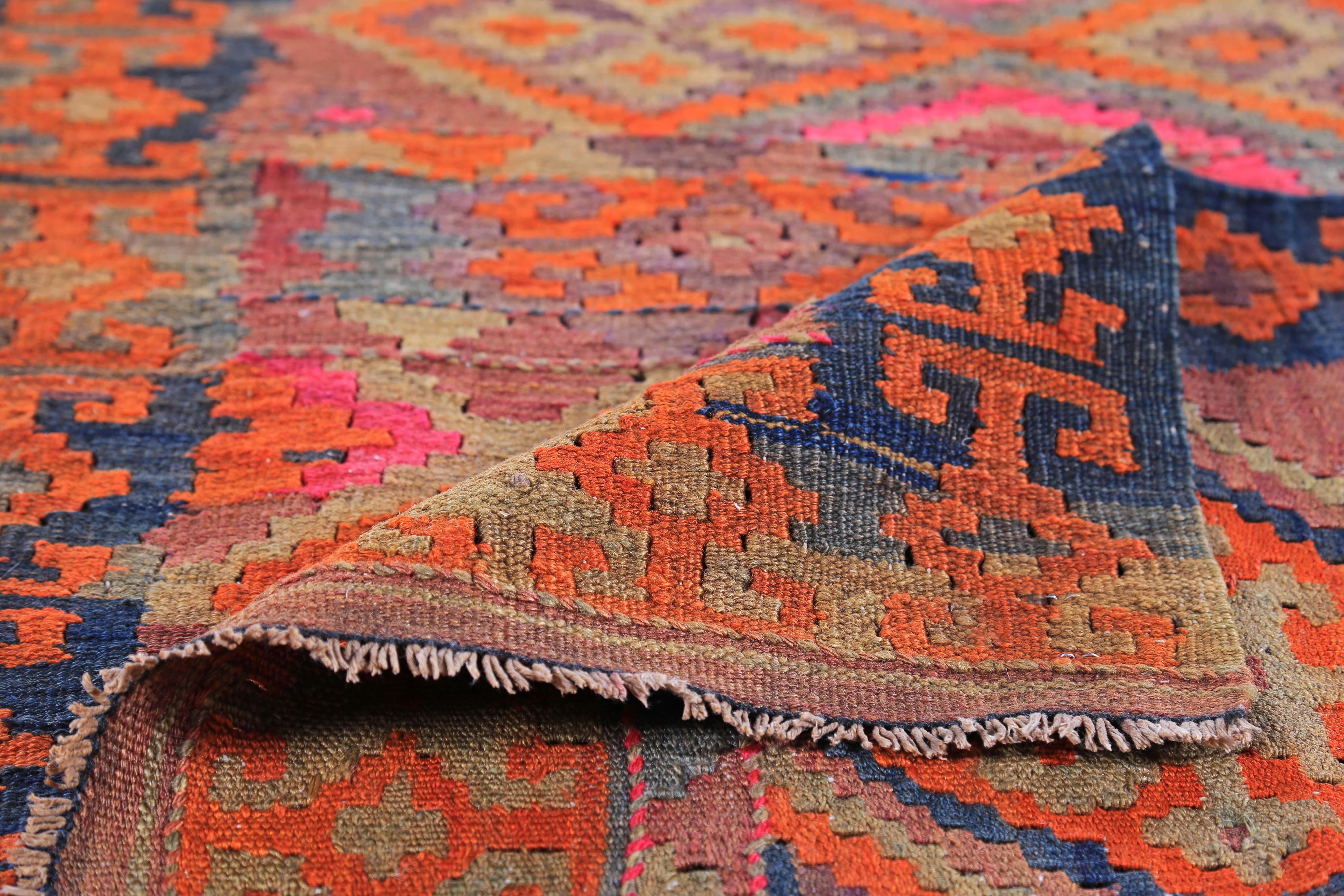 Rug & Kilim turco con diamanti tribali arancioni, blu, rossi e rosa In condizioni Nuovo in vendita a Dallas, TX