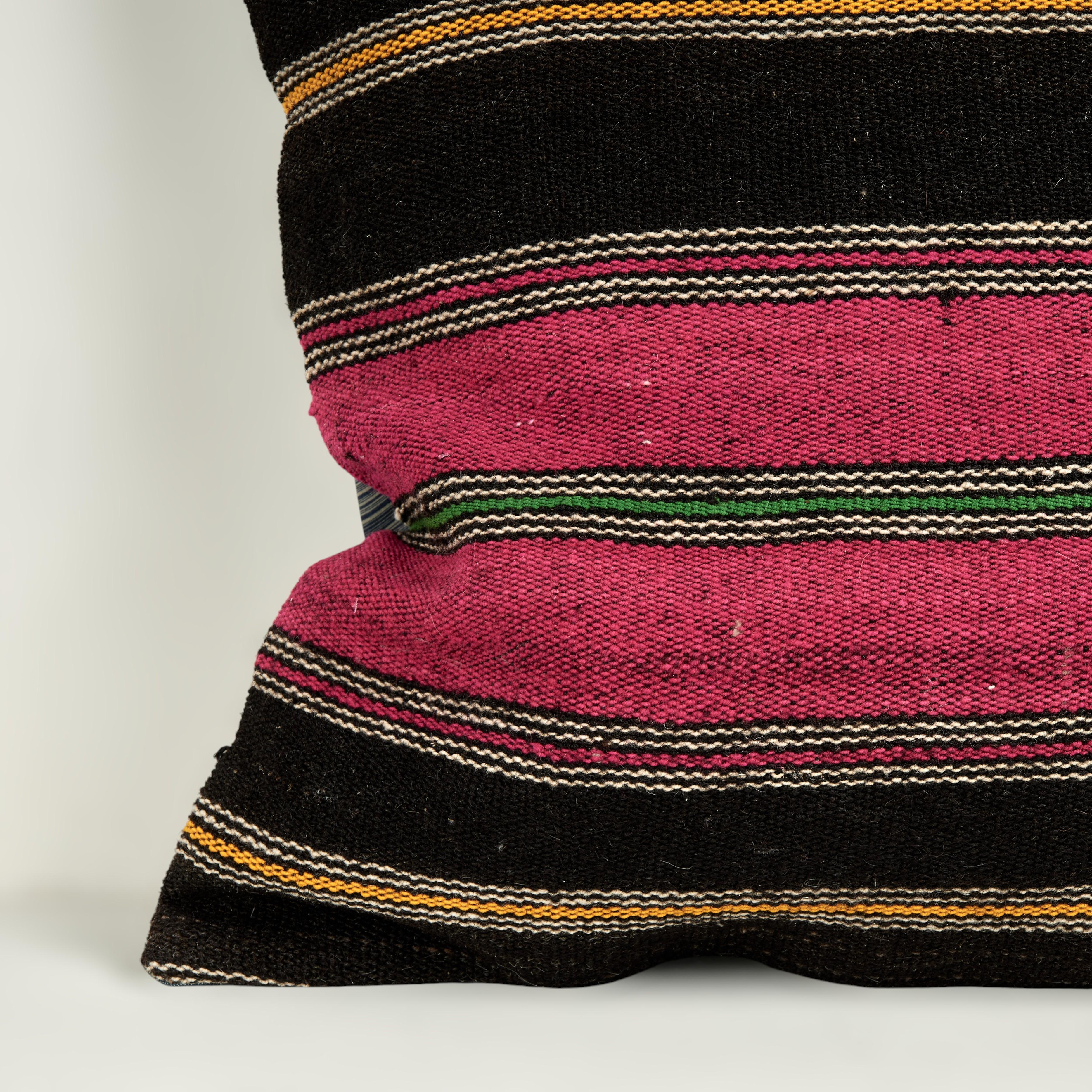 Cuscini turchi a righe kilim in vendita 1