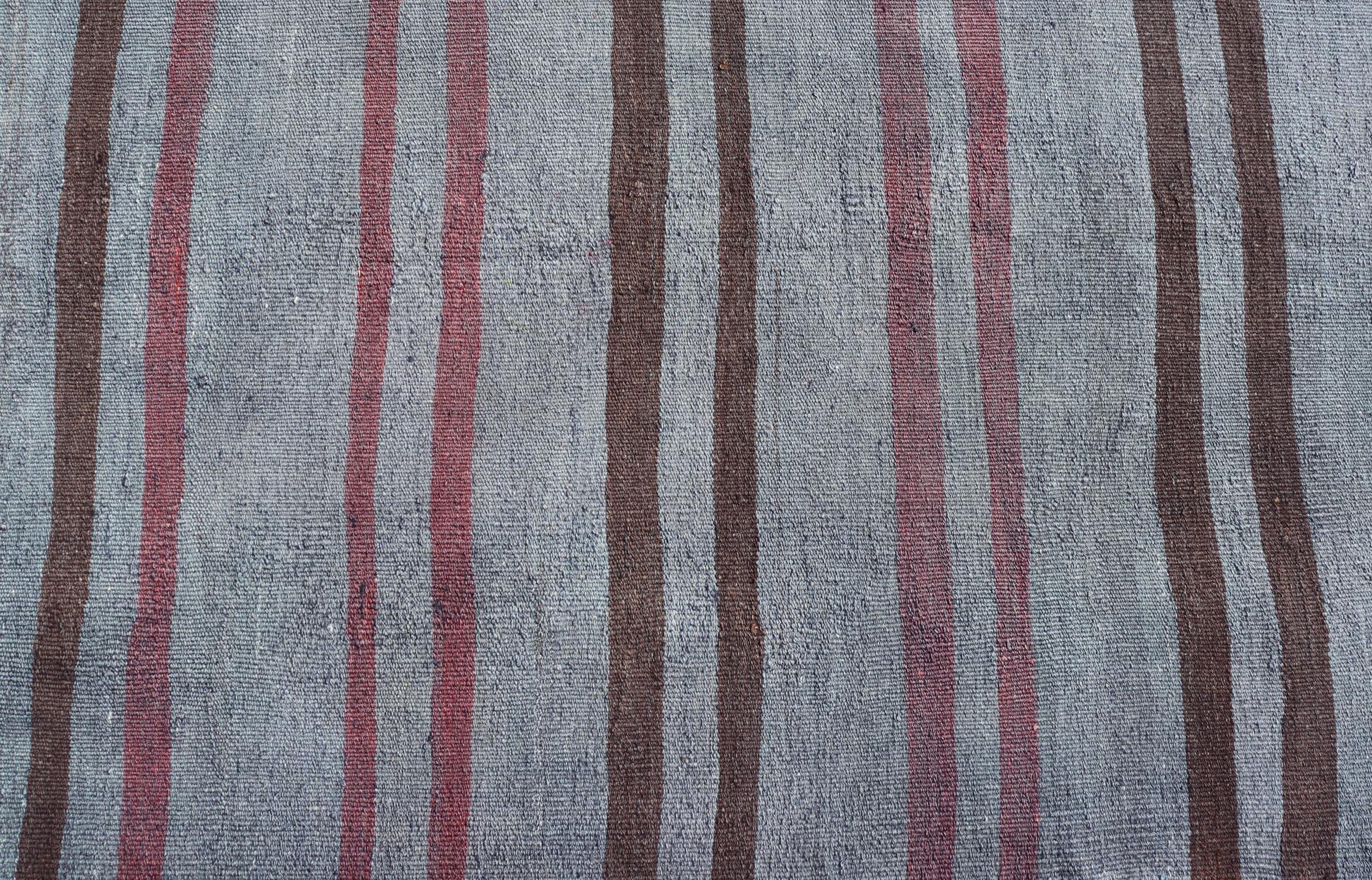 Türkischer Vintage-Kelim-Läufer aus Kelim mit gestreiftem Muster 3'0 x 12'0 im Angebot 4