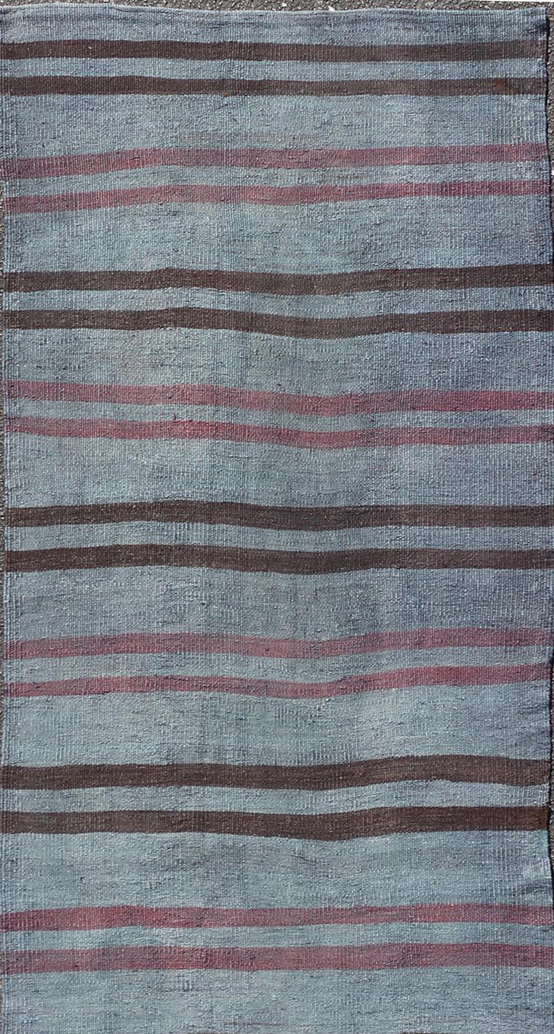 Türkischer Vintage-Kelim-Läufer aus Kelim mit gestreiftem Muster 3'0 x 12'0 (Handgewebt) im Angebot