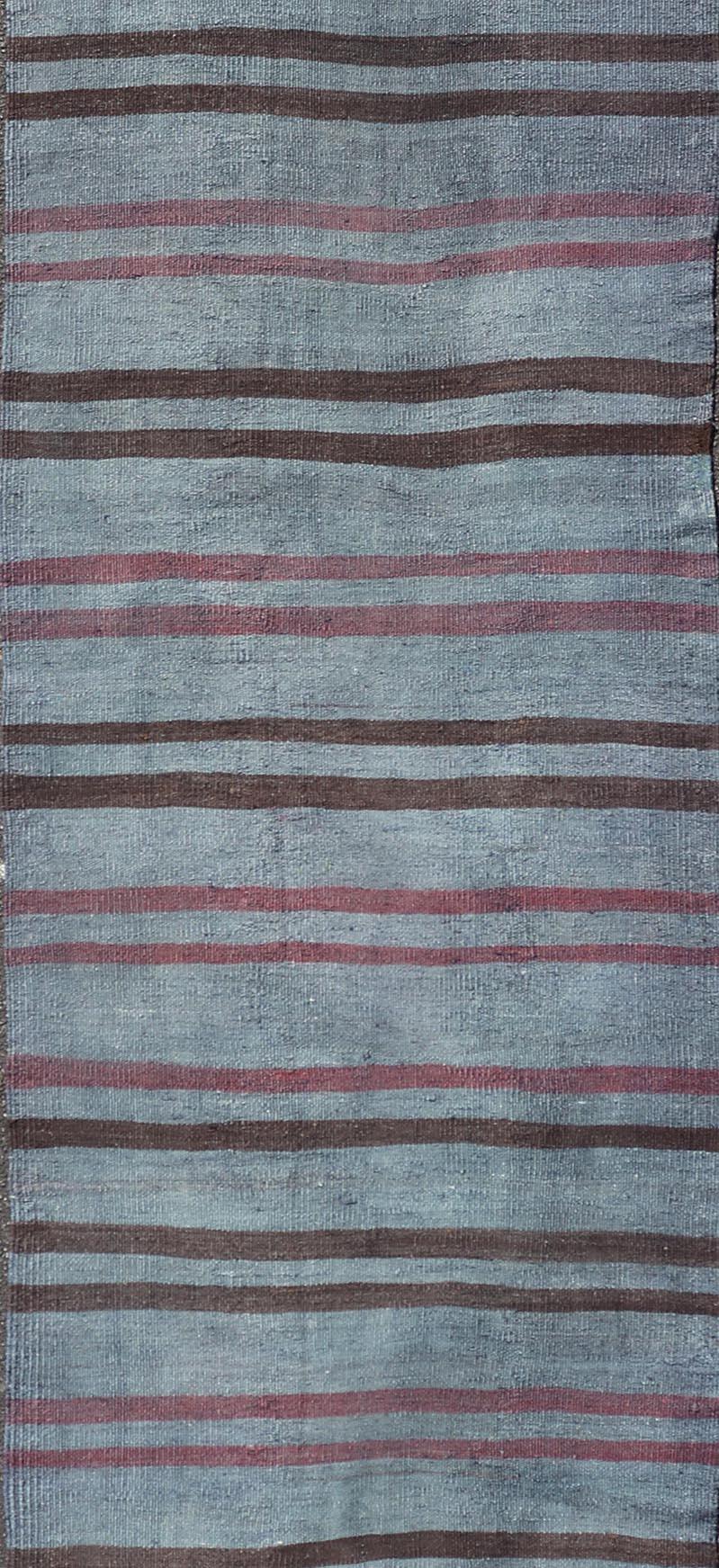 Türkischer Vintage-Kelim-Läufer aus Kelim mit gestreiftem Muster 3'0 x 12'0 im Zustand „Gut“ im Angebot in Atlanta, GA