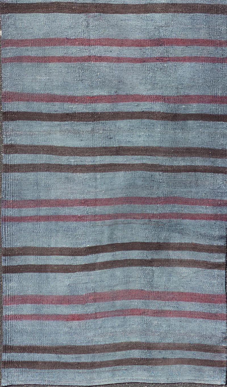 Türkischer Vintage-Kelim-Läufer aus Kelim mit gestreiftem Muster 3'0 x 12'0 (20. Jahrhundert) im Angebot