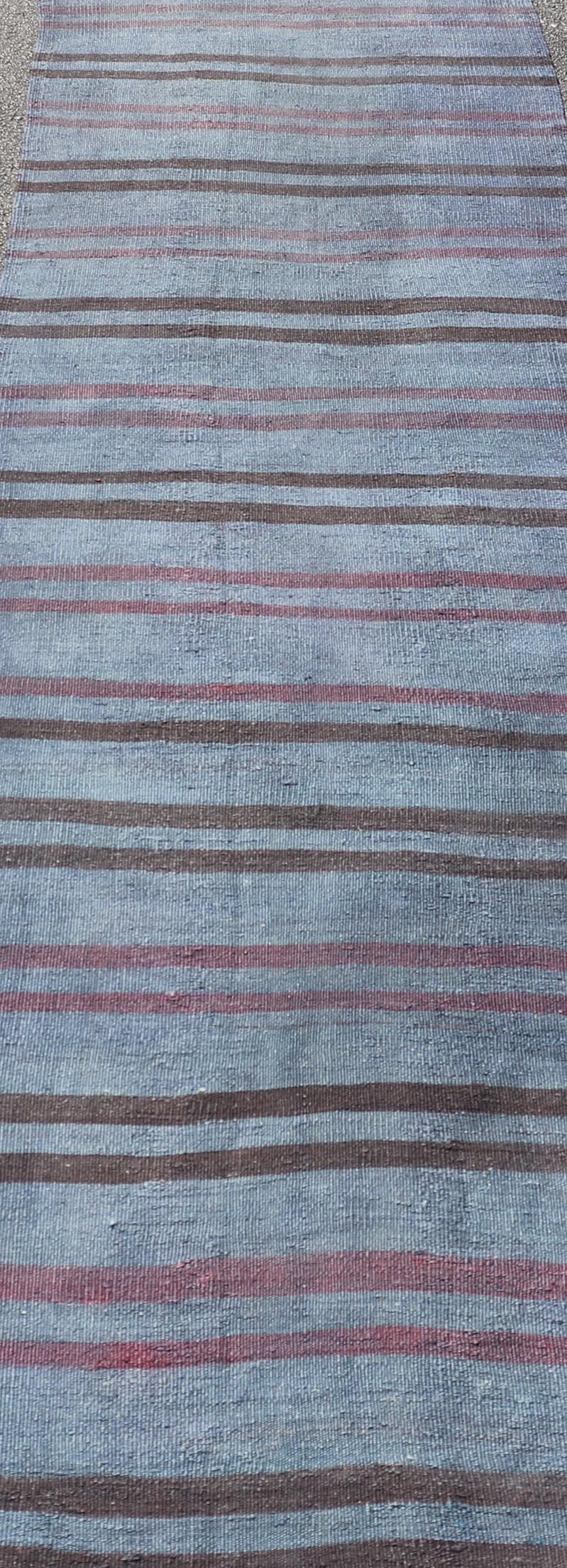 Türkischer Vintage-Kelim-Läufer aus Kelim mit gestreiftem Muster 3'0 x 12'0 im Angebot 2