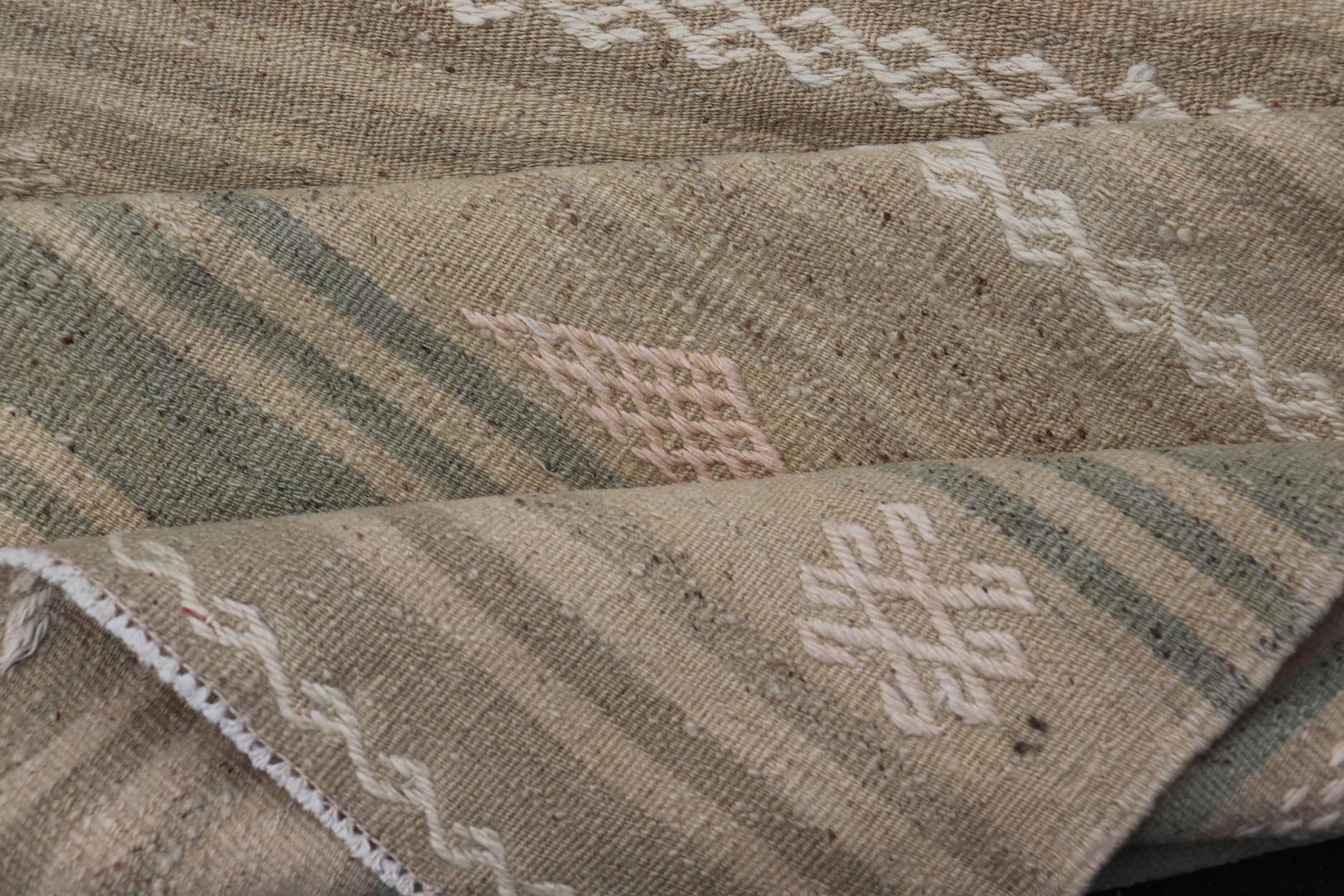 Kilim Turco con Rayas y Bordados en Verde y Topo 2'9 x 4' Lana en venta