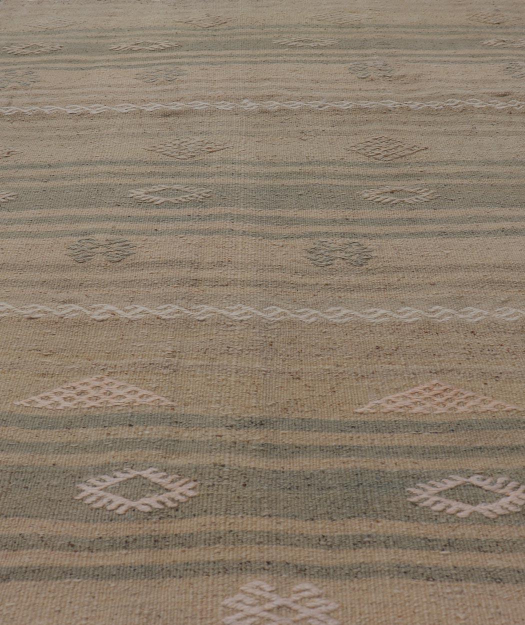 Kilim Turco con Rayas y Bordados en Verde y Topo 2'9 x 4' en venta 2