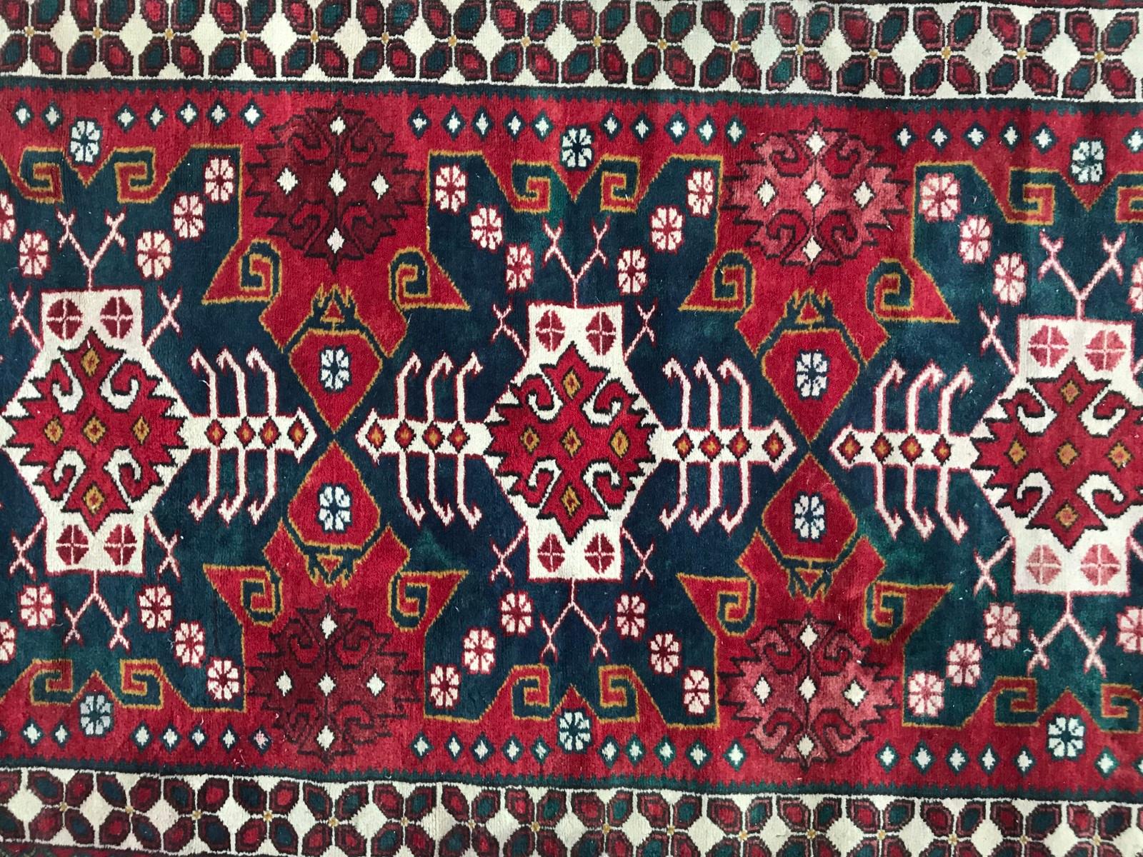 20th century Turkish rug with a Caucasian design and beautiful colors with blue, red, yellow and pink, entirely hand knotted with wool velvet on wool foundation.

✨✨✨
