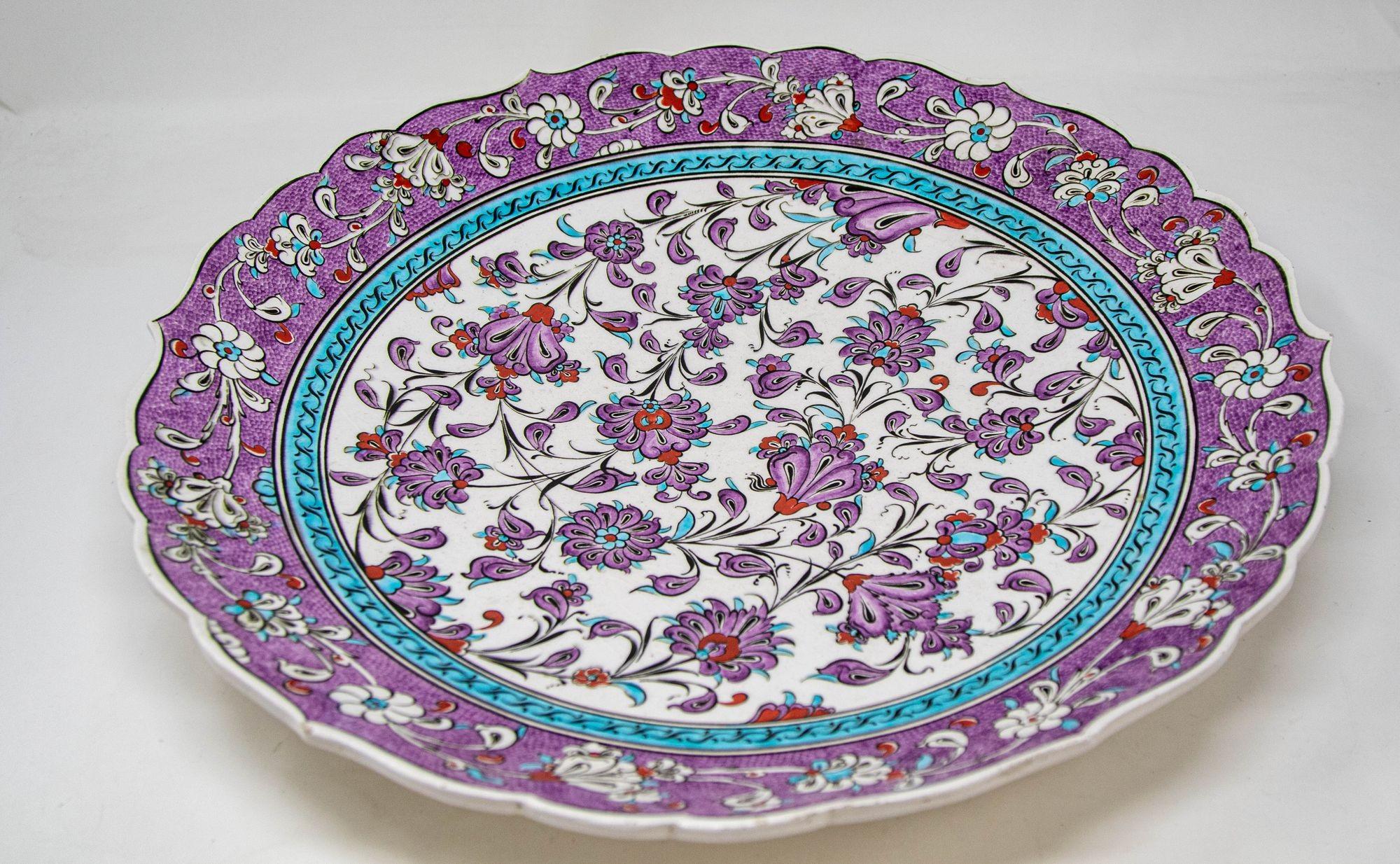 Turkish Kütahya Pottery Hand Painted Wall Hanging Plate with Iznik Pattern 1950s For Sale 7