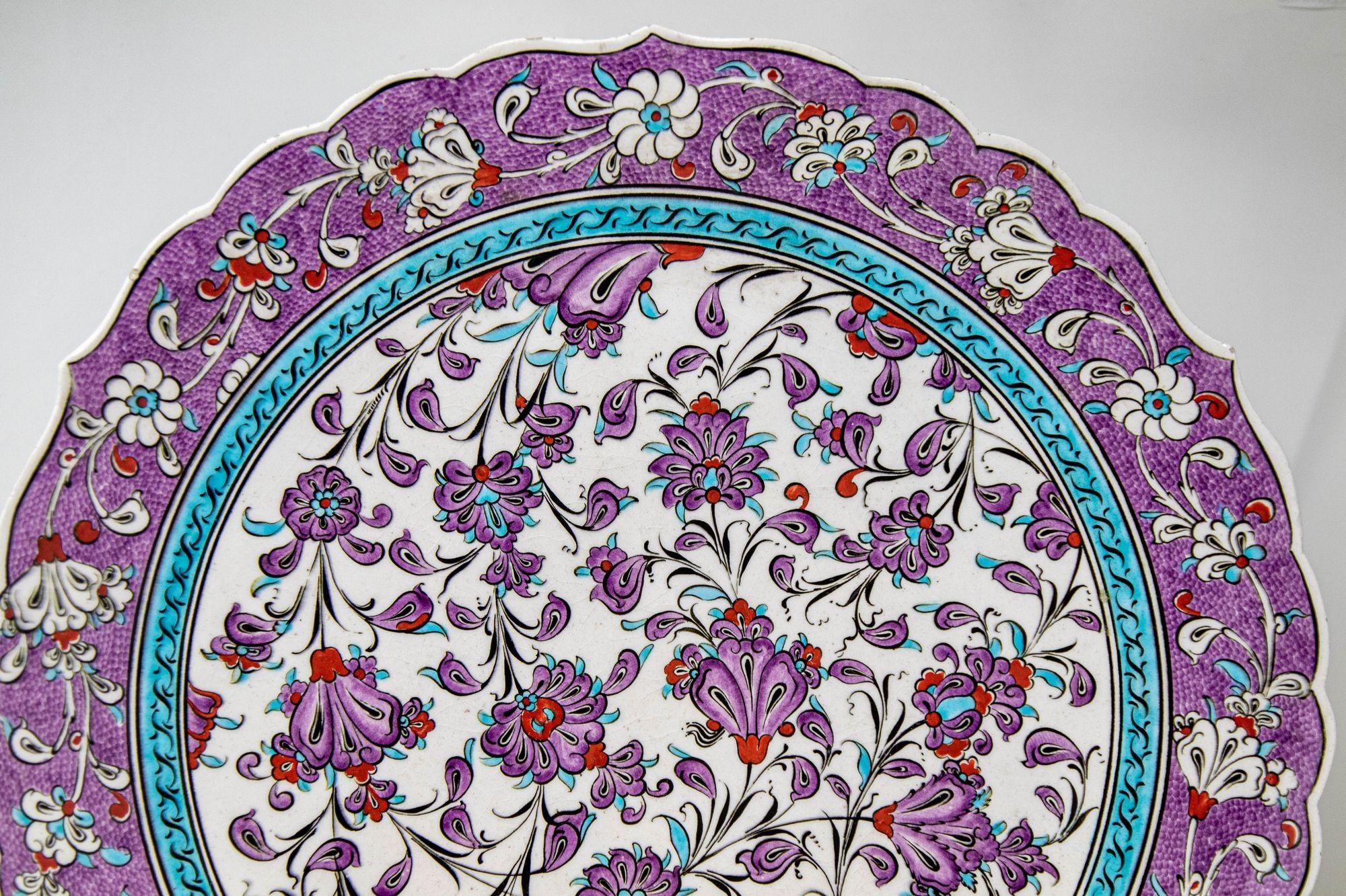 Hand-Crafted Turkish Kütahya Pottery Hand Painted Wall Hanging Plate with Iznik Pattern 1950s For Sale