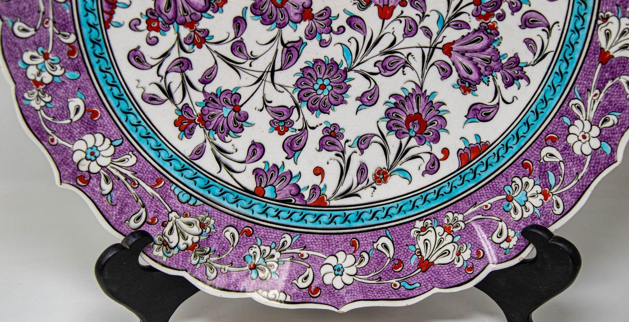 Ceramic Turkish Kütahya Pottery Hand Painted Wall Hanging Plate with Iznik Pattern 1950s For Sale