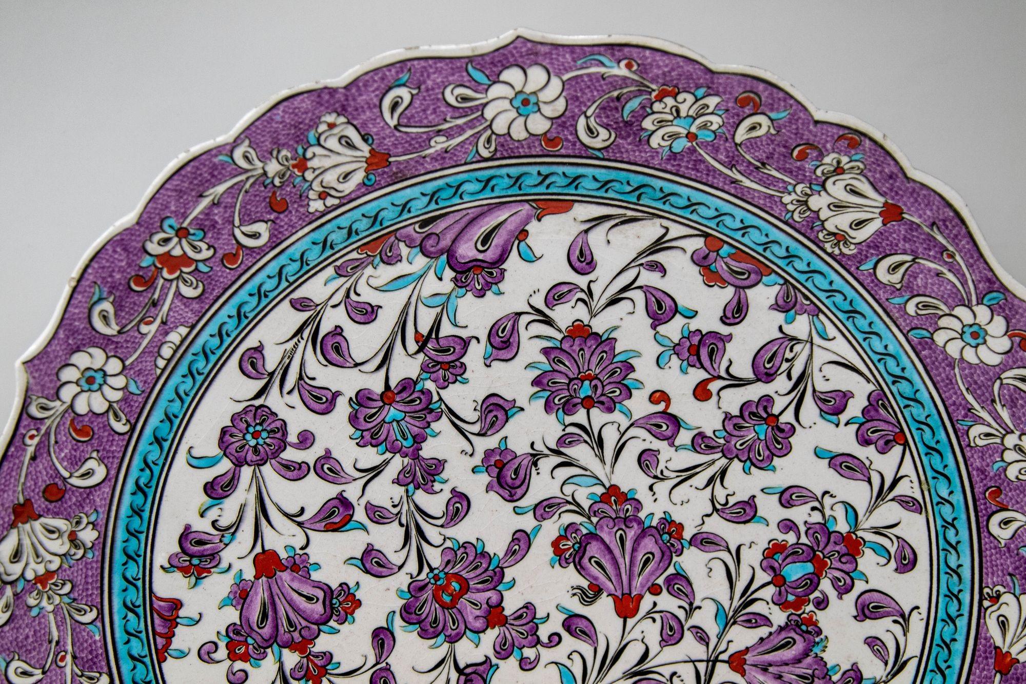Turkish Kütahya Pottery Hand Painted Wall Hanging Plate with Iznik Pattern 1950s For Sale 2