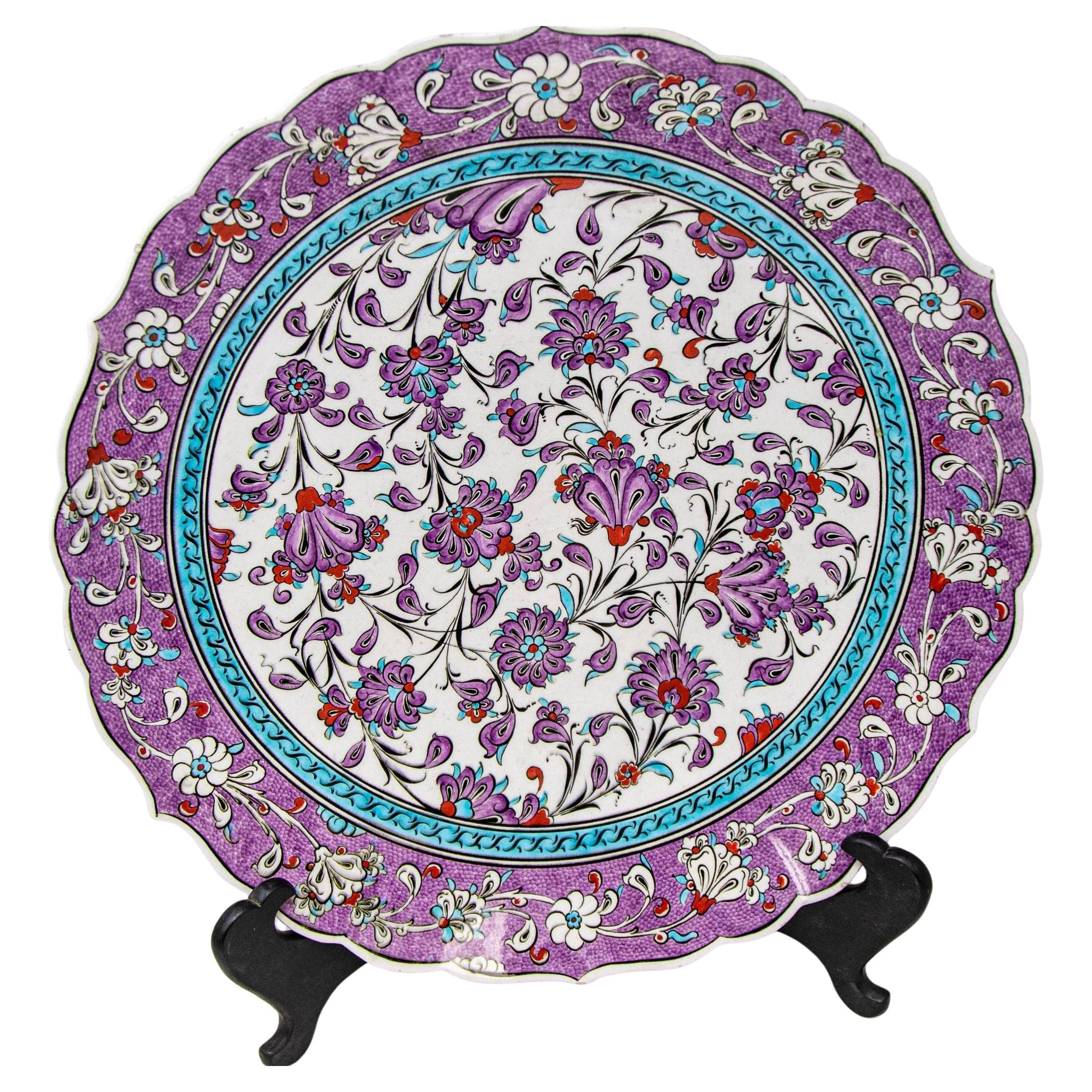 Plato para colgar en la pared de cerámica turca de Kütahya pintado a mano con motivos de Iznik Años 50