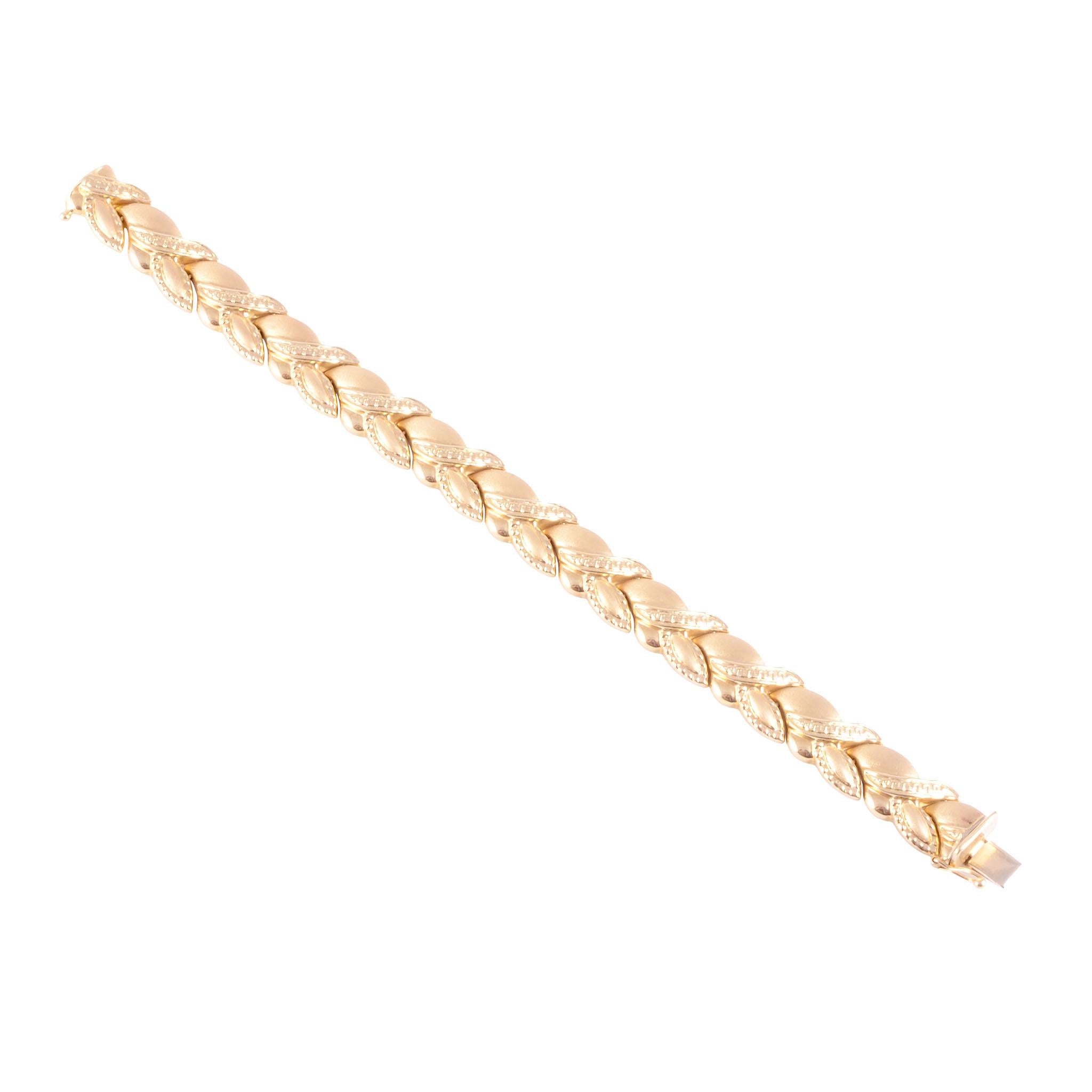 Estate Turkish leaf motif 18K bracelet. This Turkish gold bracelet is crafted in 18 karat yellow gold with a leaf motif. The bracelet weighs 20.3 grams. [SJ 8075 P]

Dimensions
7.25″L