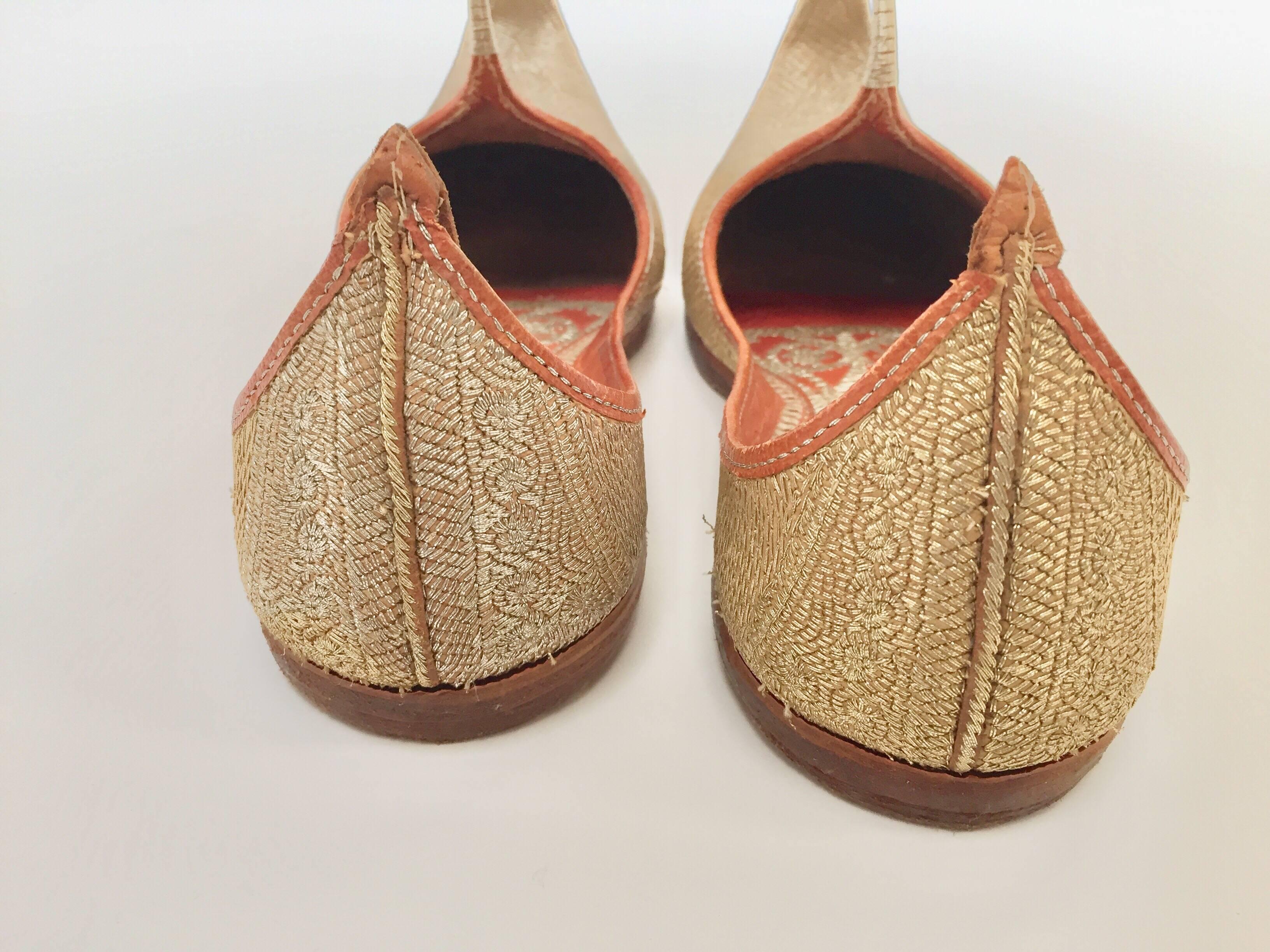 Leather Mughal Moorish Shoes with Gold Embroidered For Sale 3