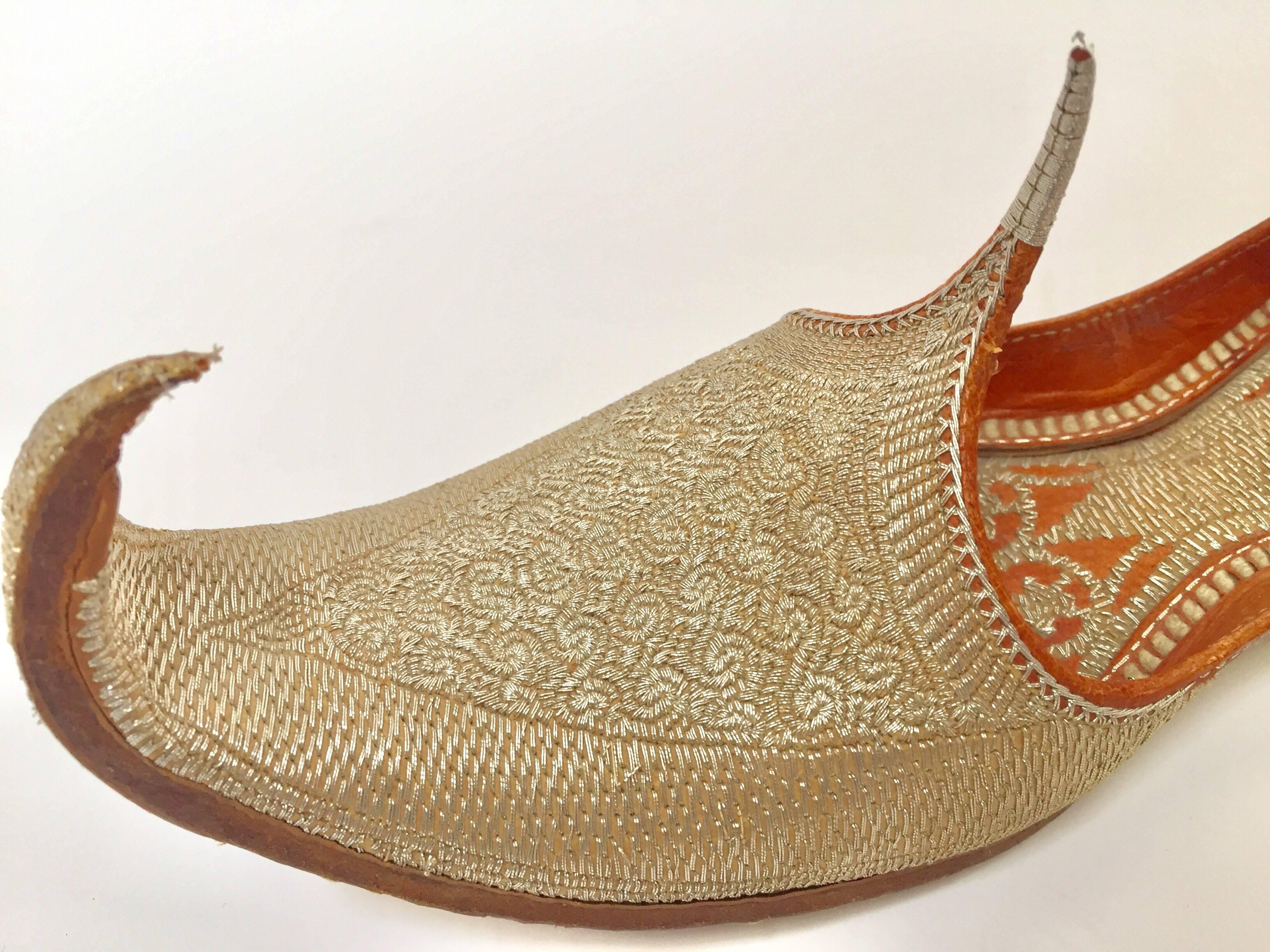 Leather Mughal Moorish Shoes with Gold Embroidered For Sale 1