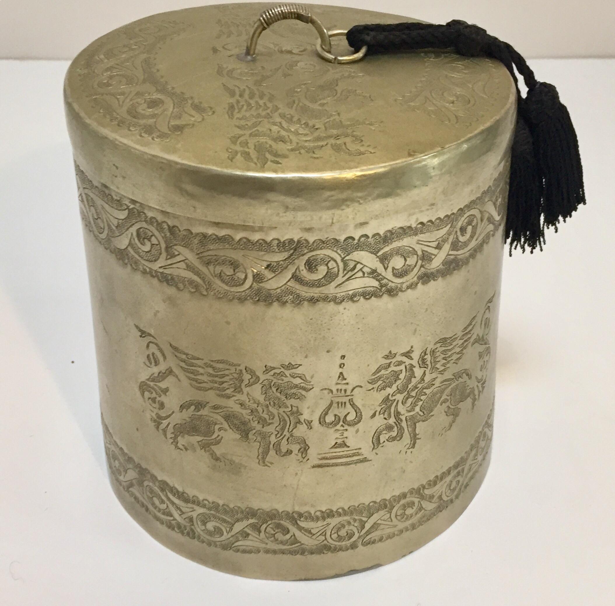 Beautiful metal hand-hammered Turkish box with lid.
The box has the form of the Turkish traditional hat with tassels.
Probably used as a tea caddy box.
Nice patina.