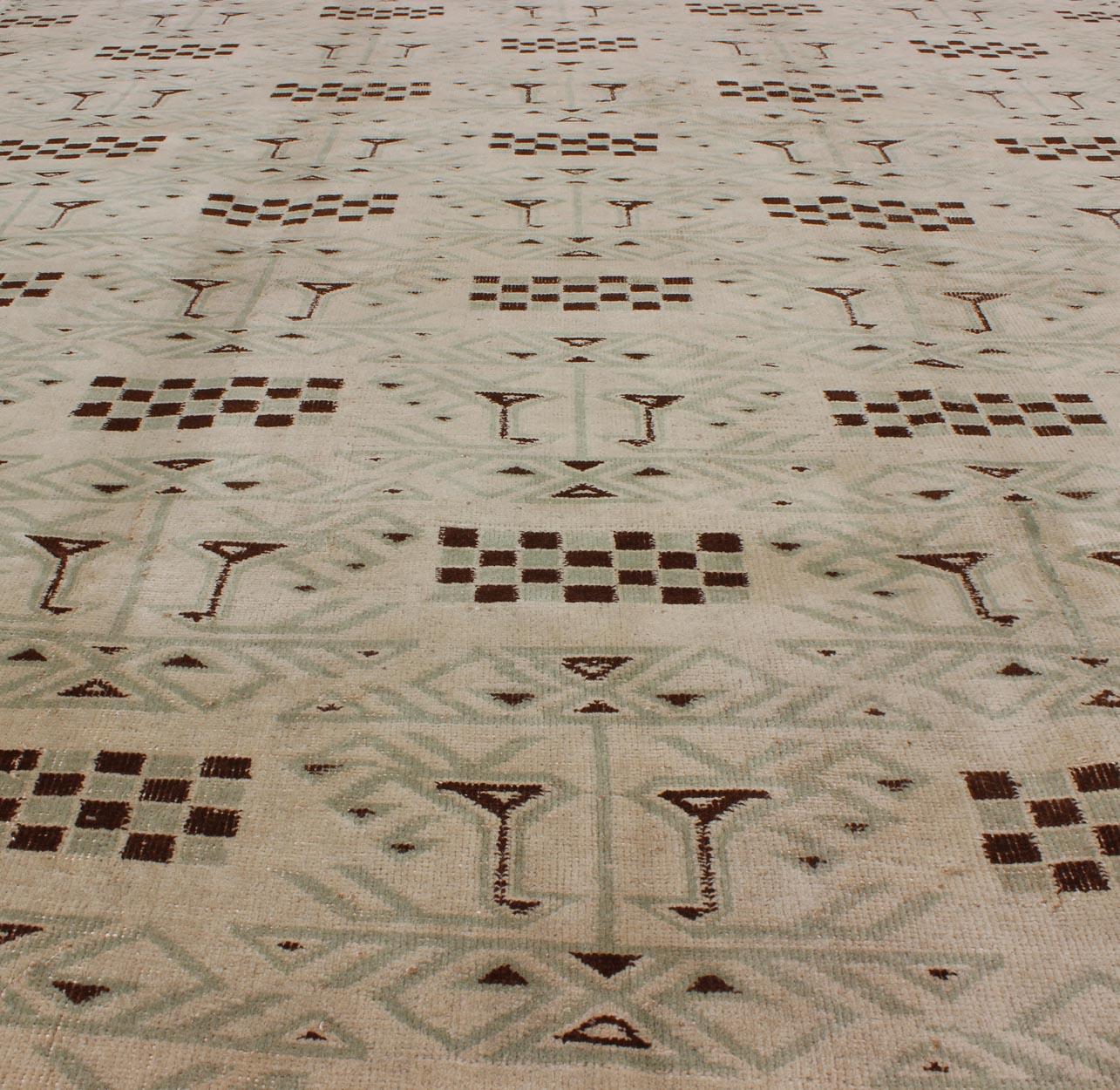 Turkish Mid-Century Modern Rug with Contemporary Design in Light Green and Brown For Sale 5