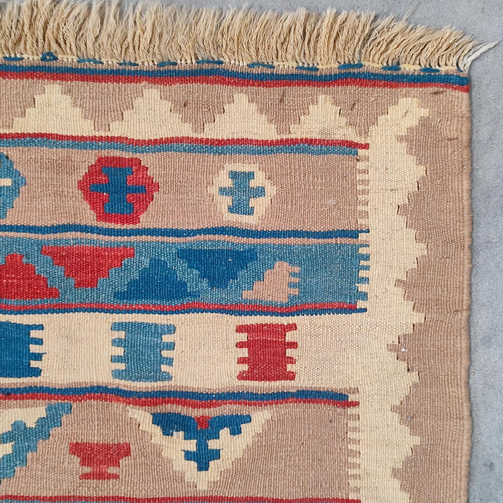 Qashqai Mini-Kelim-Teppich, Wandteppich, geometrisches Design, kostenloser Versand (Ende des 20. Jahrhunderts) im Angebot