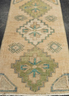 Türkischer Mini-Teppich, orientalischer, handgeknüpfter Vintage-Teppich, 45,7 cm x 85,6 cm, Nr. 21096