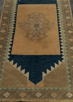 Türkischer Mini-Teppich, orientalischer, handgeknüpfter Vintage-Teppich, 46 cm x 84 cm, Nr. 21219