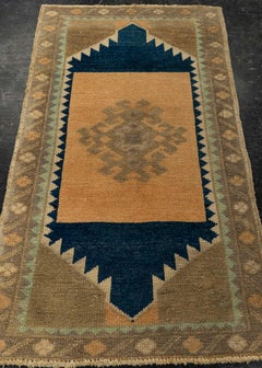 Türkischer Mini-Teppich, orientalischer, handgeknüpfter Vintage-Teppich, 46 cm x 84 cm, Nr. 21276