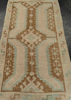 Türkischer Mini-Teppich, orientalischer, handgeknüpfter Vintage-Teppich, 51 cm x 91 cm, Nr. 21037