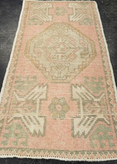 Türkischer Mini-Teppich – Orientalischer, handgeknüpfter Vintage-Teppich 51,8 cm x 97,5 cm #21161