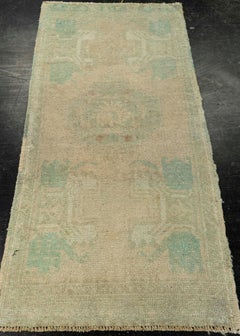 Türkischer Mini-Teppich, orientalischer, handgeknüpfter Vintage-Teppich, 52 cm x 104 cm, Nr. 21151