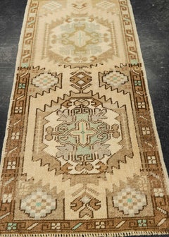 Türkischer Mini-Teppich – Orientalischer, handgeknüpfter Vintage-Teppich, 52 cm x 104 cm, Nr. 21256