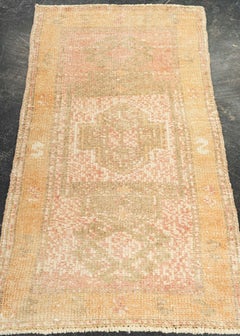 Türkischer Mini-Teppich, orientalischer, handgeknüpfter Vintage-Teppich, 50,8 cm x 87,6 cm, Nr. 21265