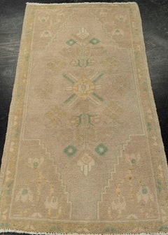 Türkischer Mini-Teppich – Orientalischer, handgeknüpfter Vintage-Teppich 55,9 cm x 101,1 cm #21071