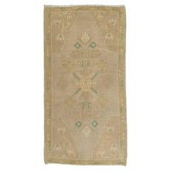 Türkischer Mini-Teppich – Orientalischer, handgeknüpfter Vintage-Teppich 55,9 cm x 101,1 cm #21071